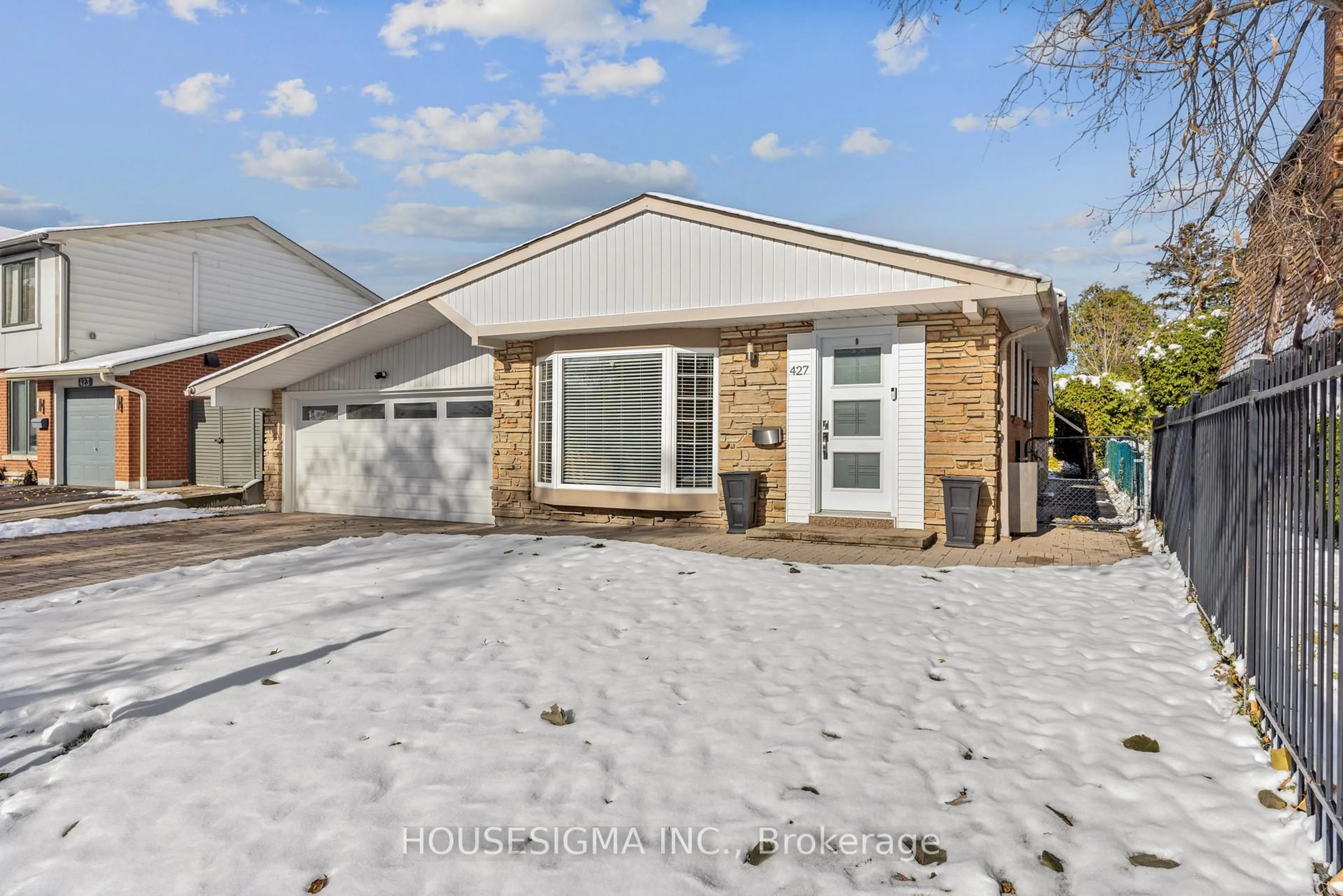 Home with brick exterior material, street for 427 Lolita Gdns, Mississauga Ontario L5A 2A8