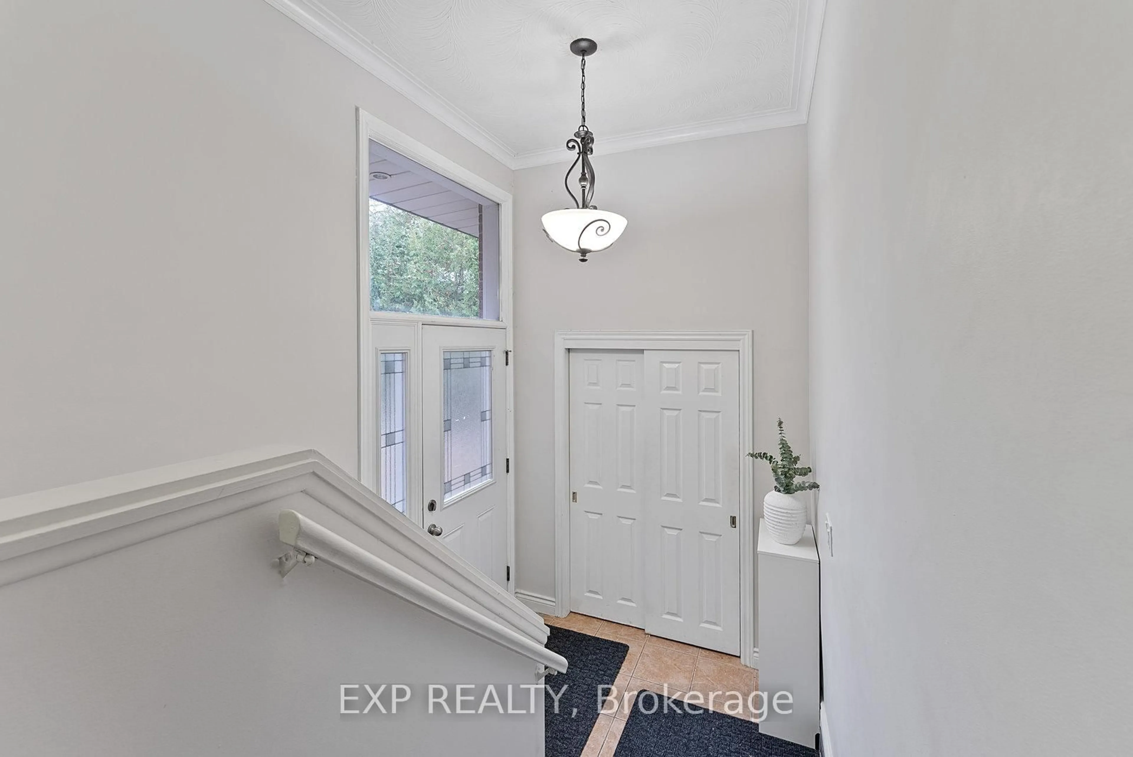 Indoor entryway for 14 Caulfield Rd, Toronto Ontario M9W 1W8