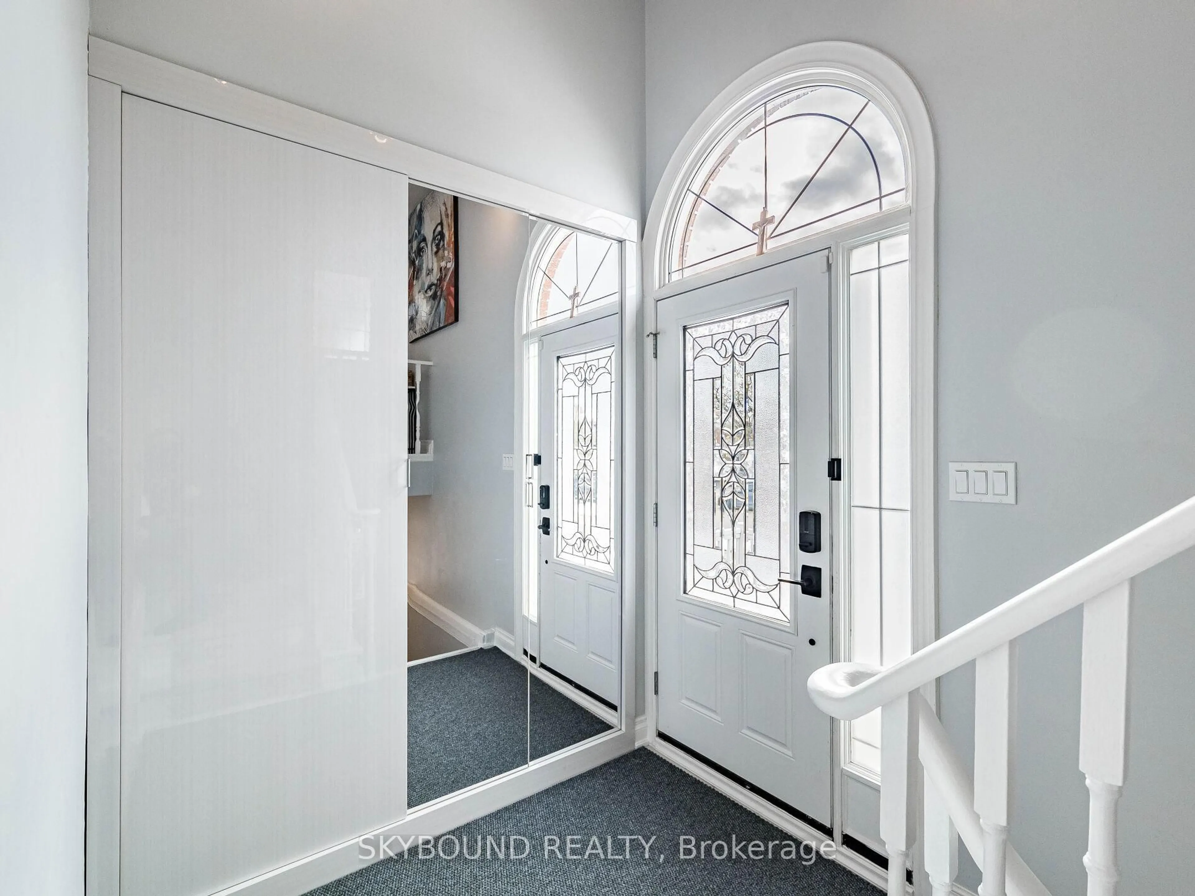 Indoor entryway for 3878 Midhurst Lane, Mississauga Ontario L4Z 1C7