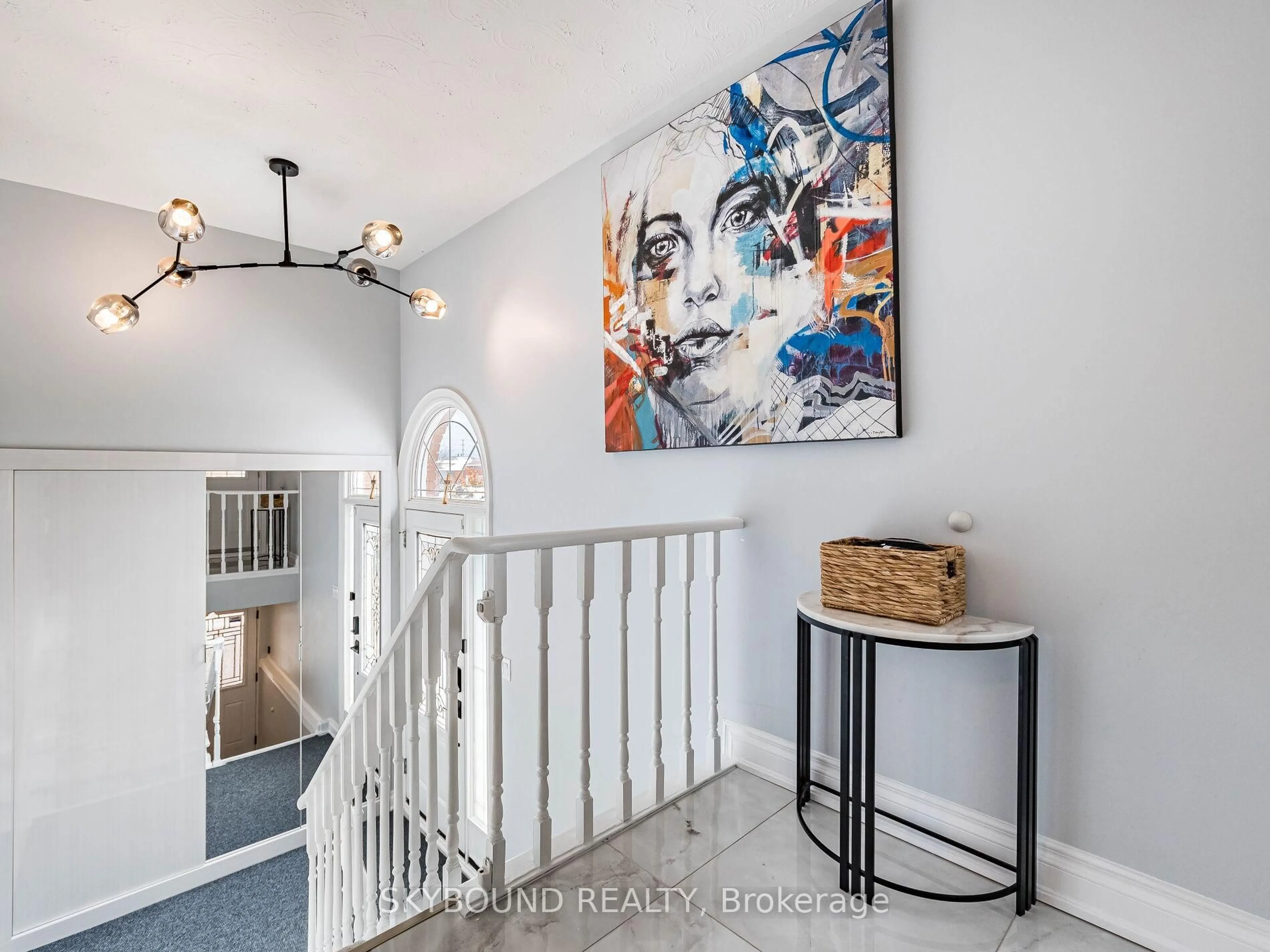 Indoor entryway for 3878 Midhurst Lane, Mississauga Ontario L4Z 1C7