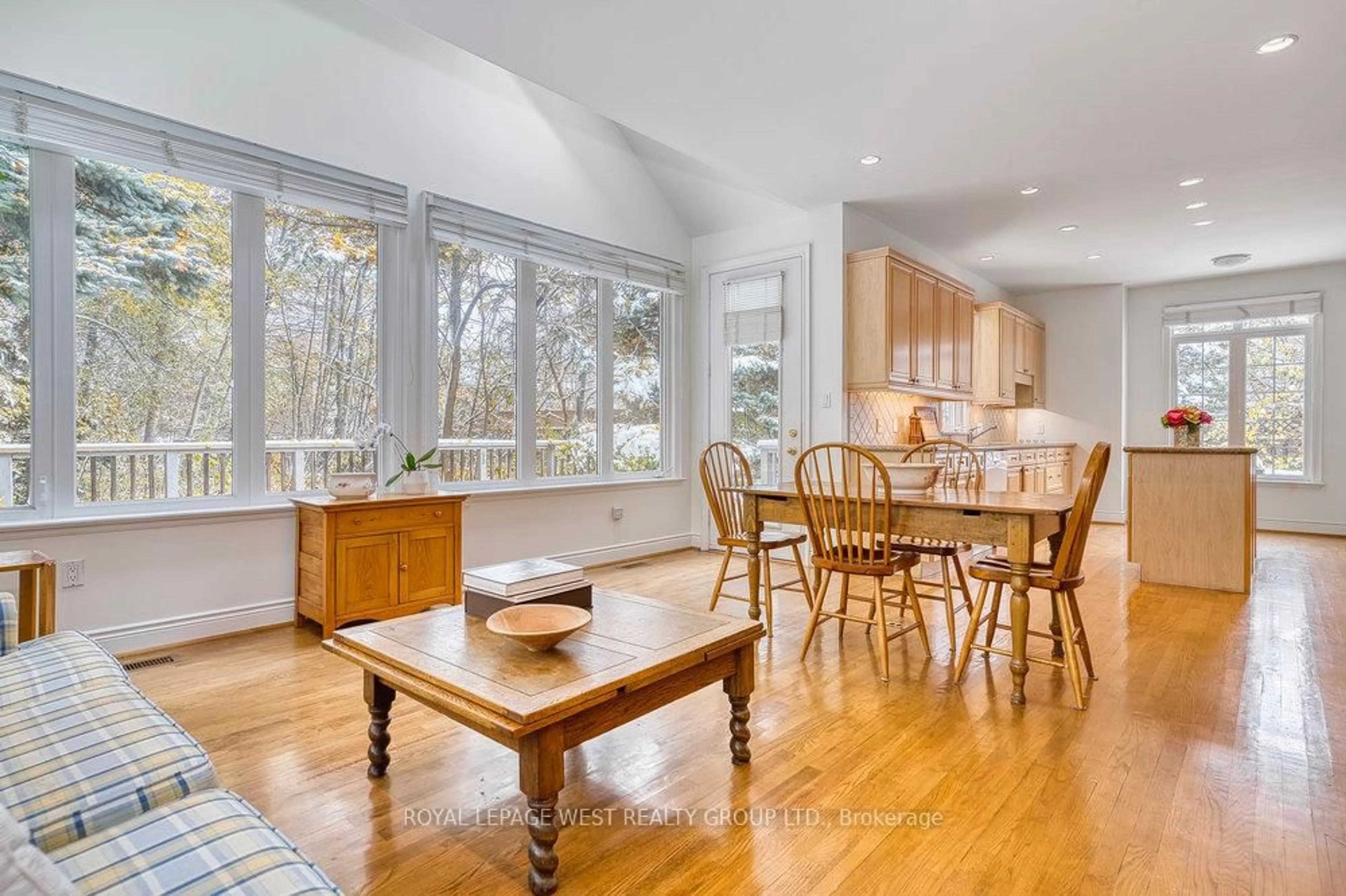 Open concept kitchen, wood/laminate floor for 1205 Clarkson Rd #8, Mississauga Ontario L5J 2W1