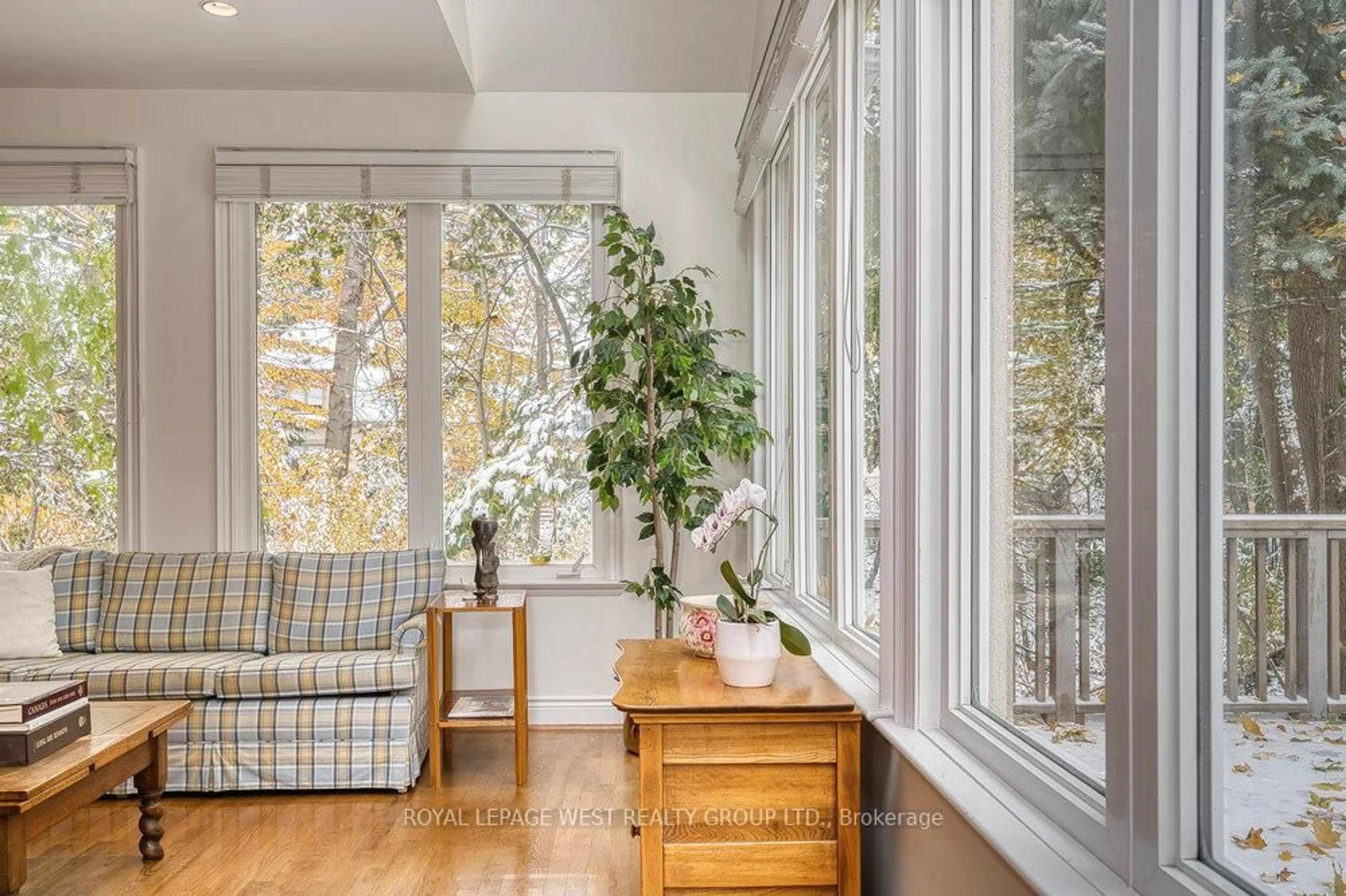 Indoor entryway for 1205 Clarkson Rd #8, Mississauga Ontario L5J 2W1