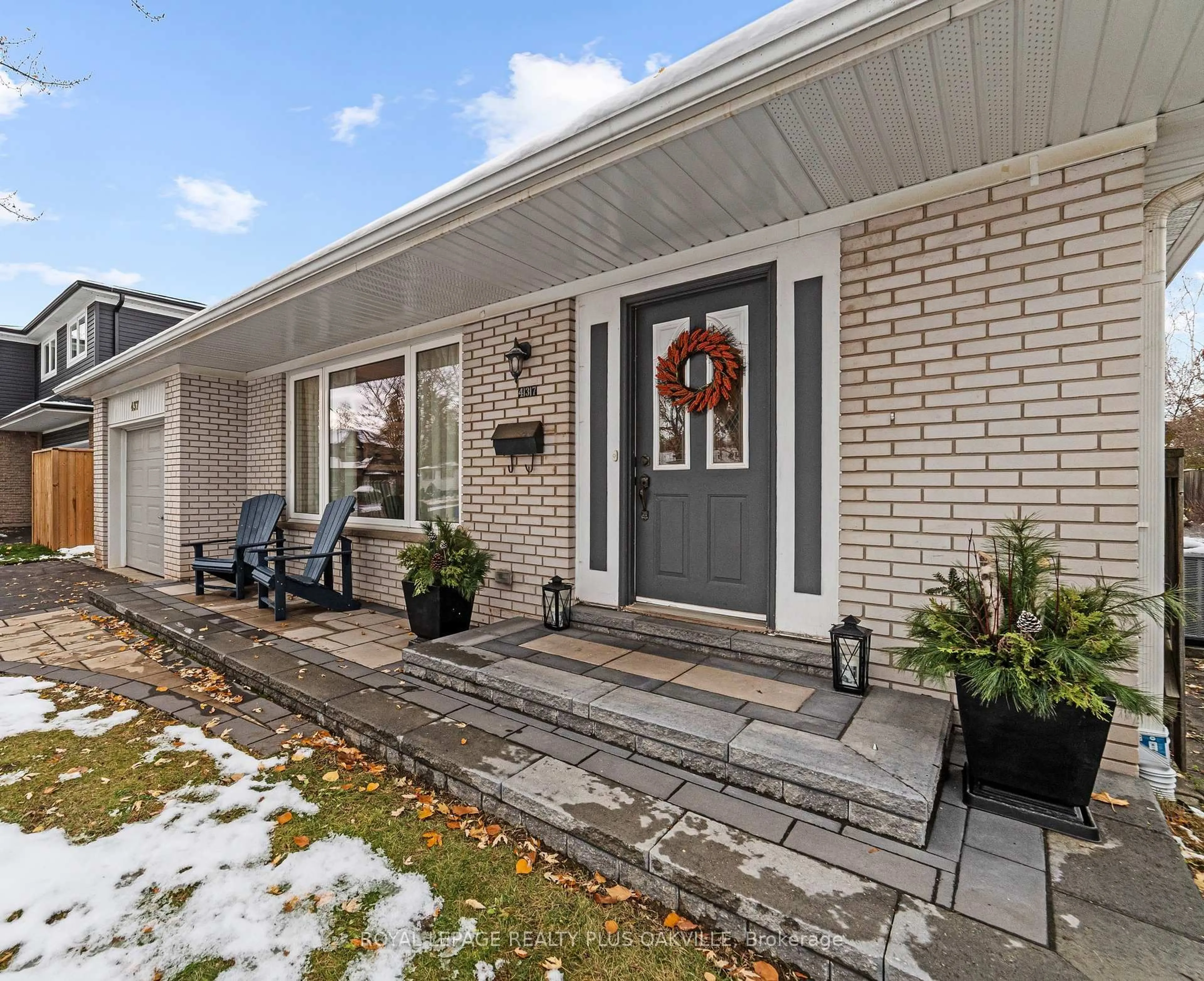 Home with brick exterior material, street for 437 Withnell Cres, Oakville Ontario L6L 3M1