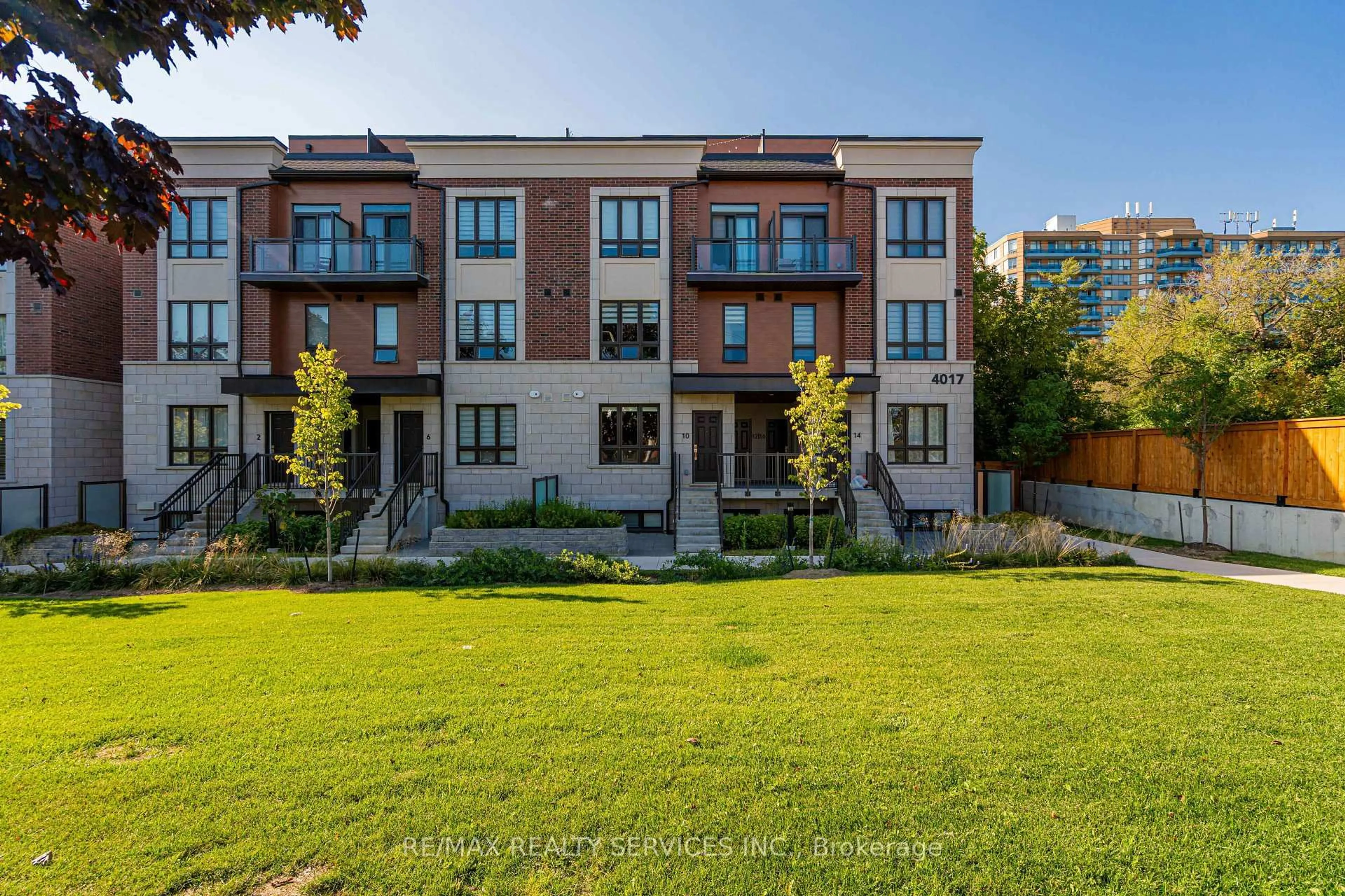 Home with brick exterior material, street for 4017 Hickory Dr #16, Mississauga Ontario L4W 0G6