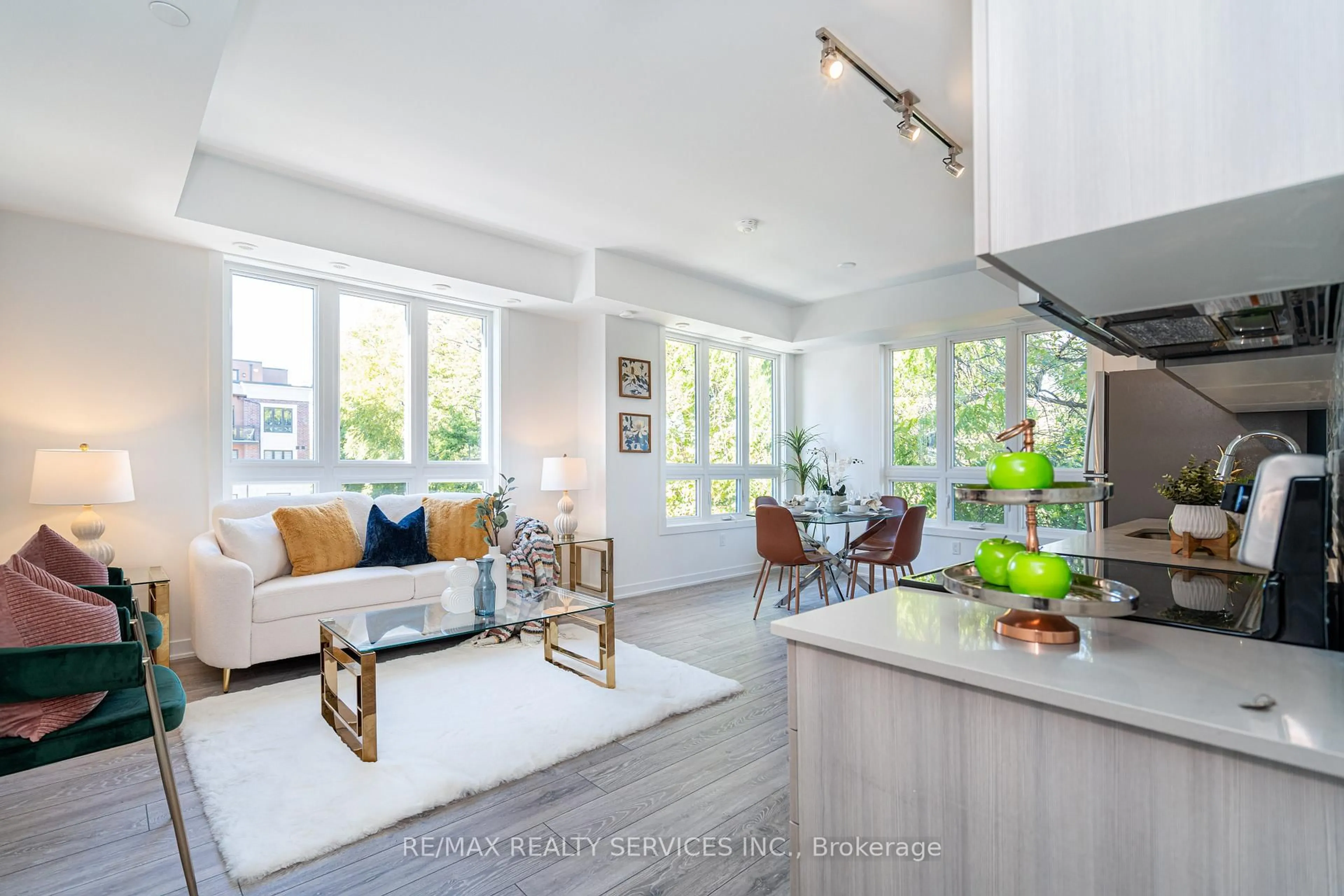 Open concept kitchen, unknown for 4017 Hickory Dr #16, Mississauga Ontario L4W 0G6