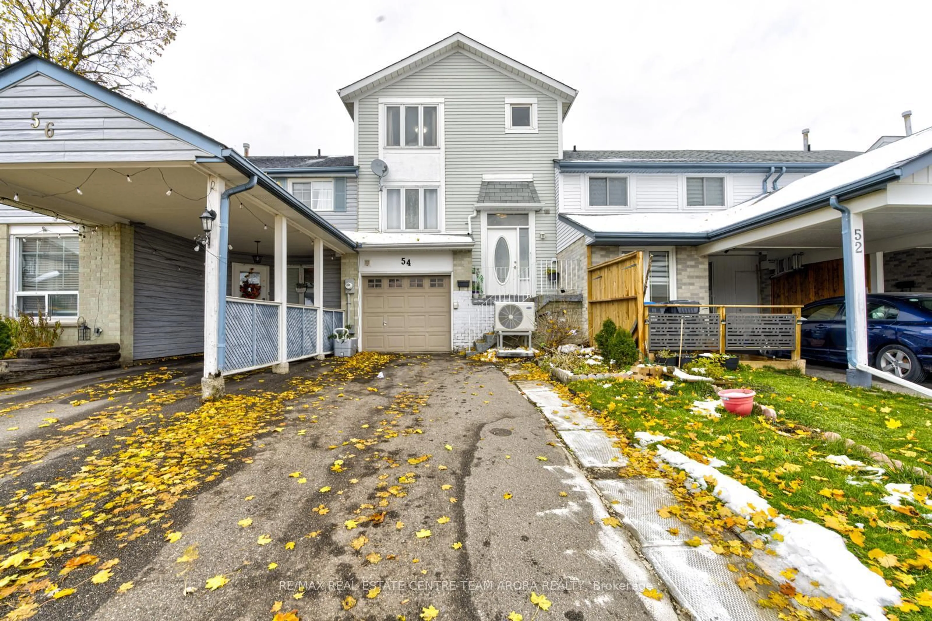 A pic from outside/outdoor area/front of a property/back of a property/a pic from drone, street for 54 Nottawasaga Cres, Brampton Ontario L6Z 1B9