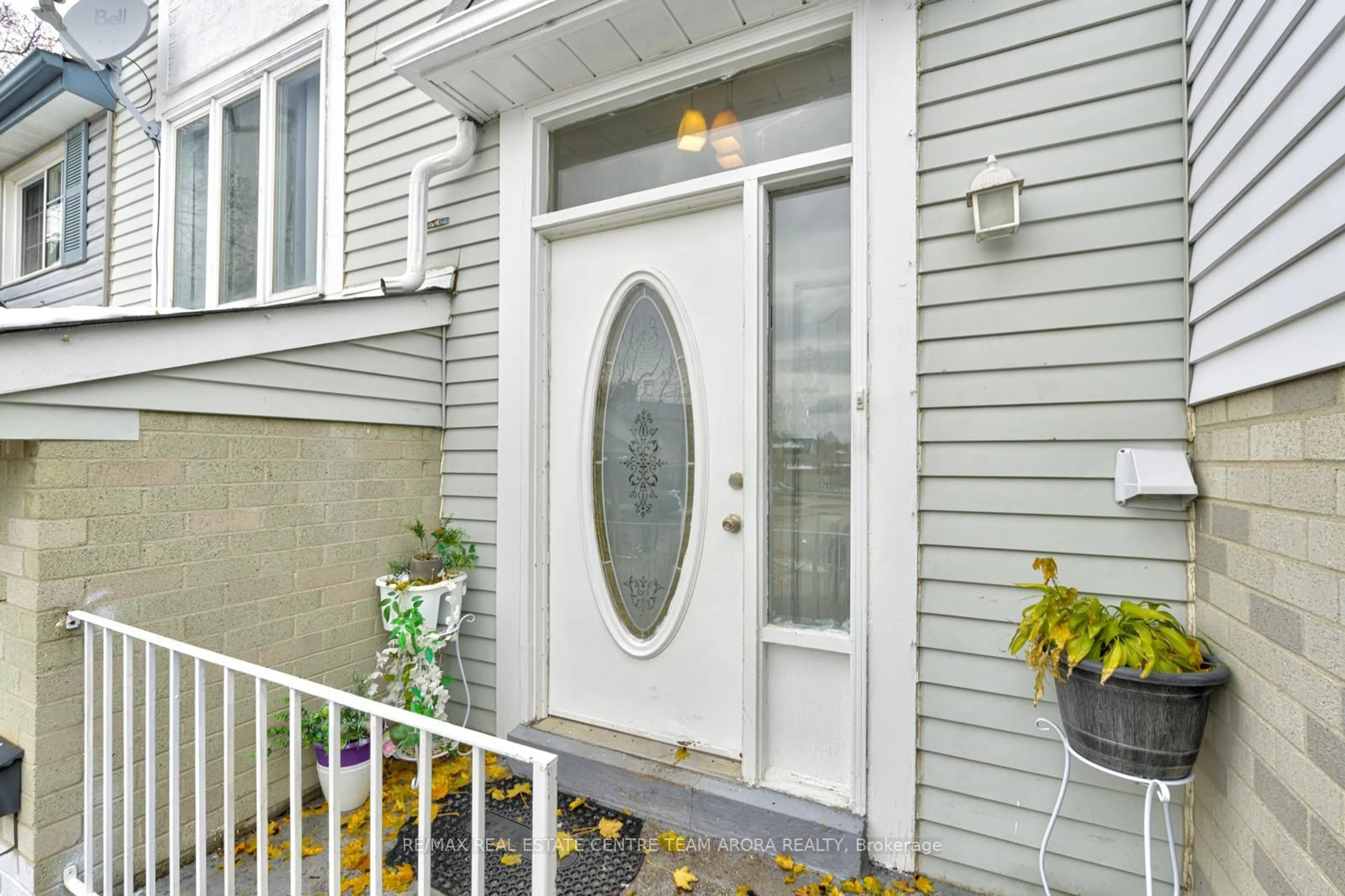 Indoor entryway for 54 Nottawasaga Cres, Brampton Ontario L6Z 1B9