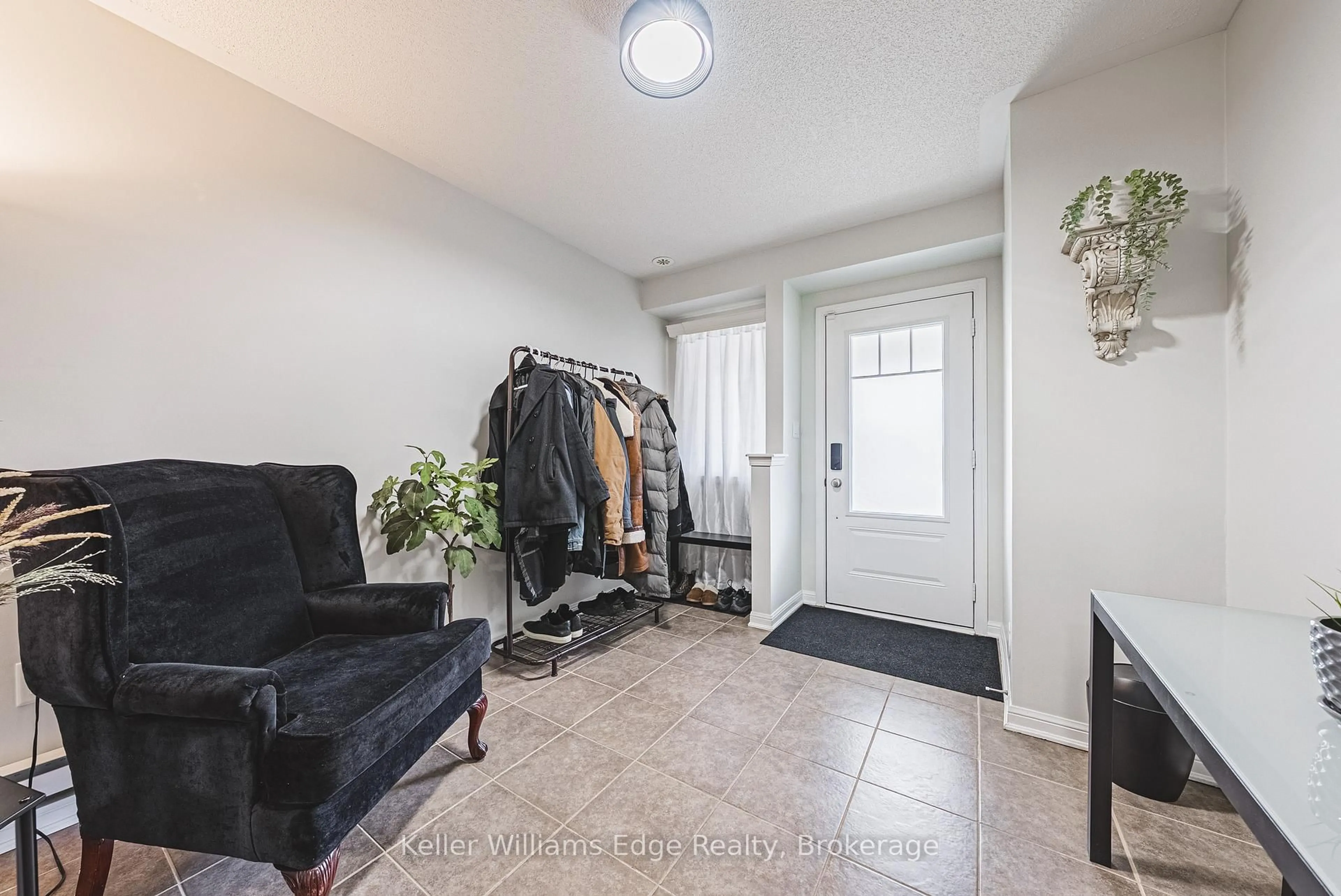 Indoor entryway for 18 Deancrest Rd, Brampton Ontario L7A 0W2