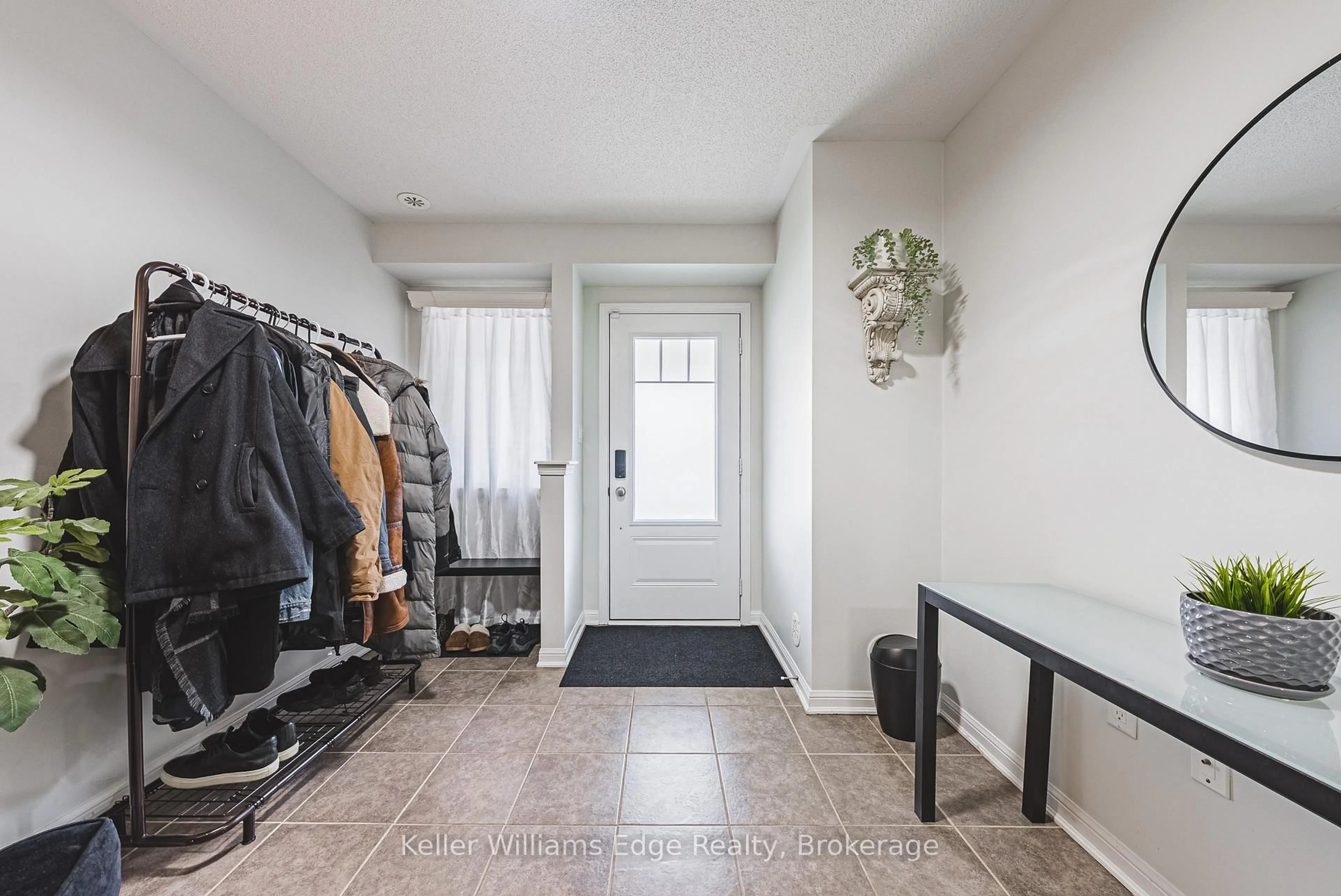 Indoor entryway for 18 Deancrest Rd, Brampton Ontario L7A 0W2