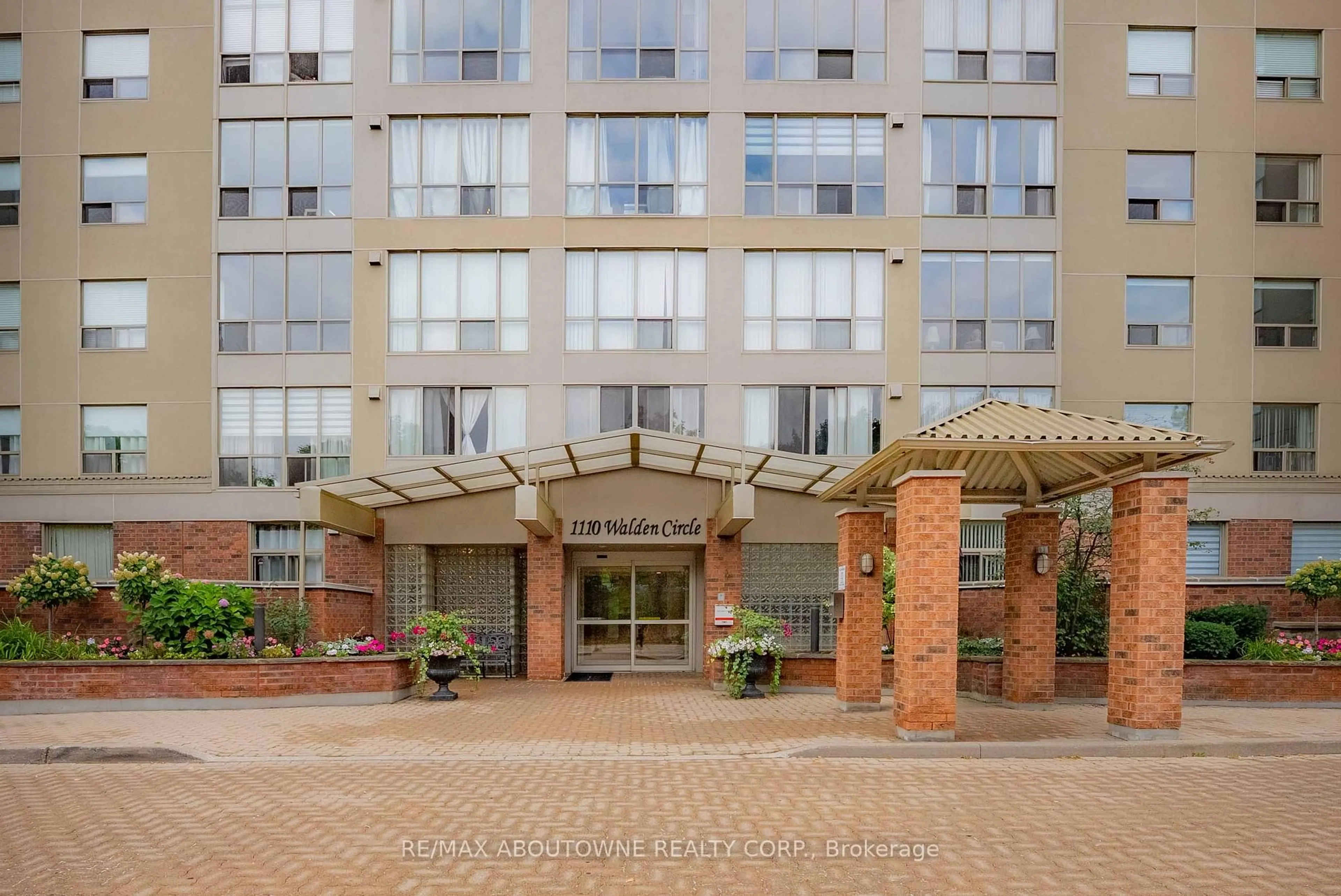 Patio, building for 1110 Walden Circ #903, Mississauga Ontario L5J 4R3