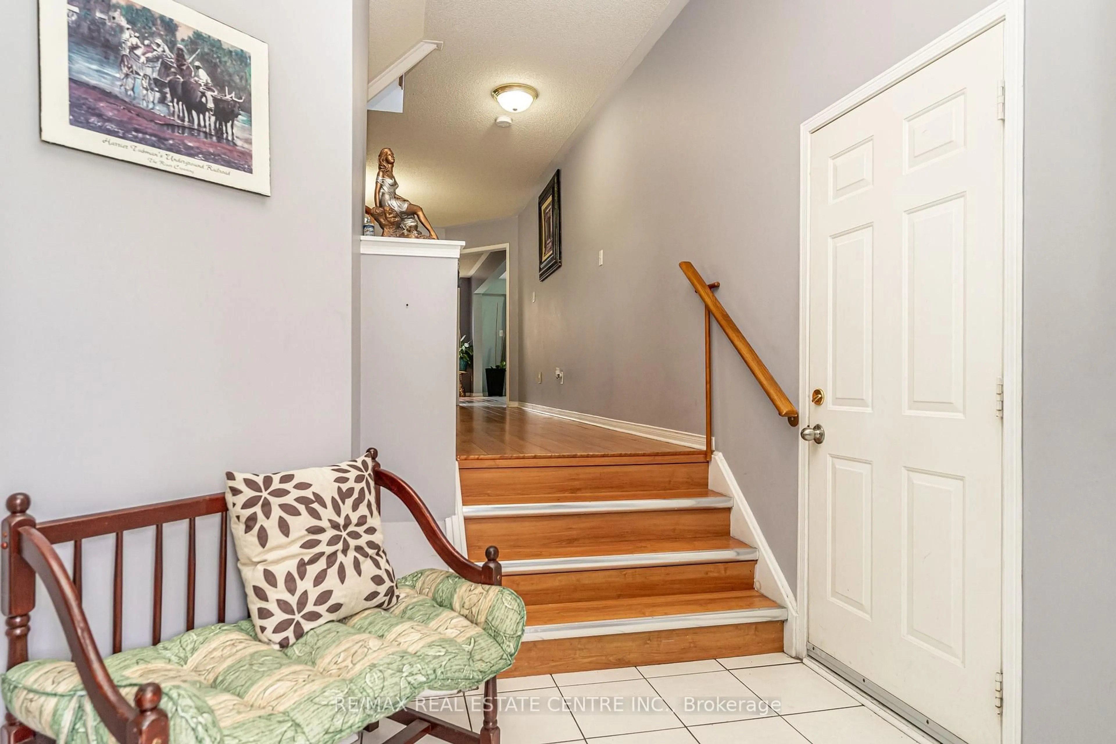 Indoor entryway for 43 Trumpet Valley Blvd, Brampton Ontario L7A 2Z8