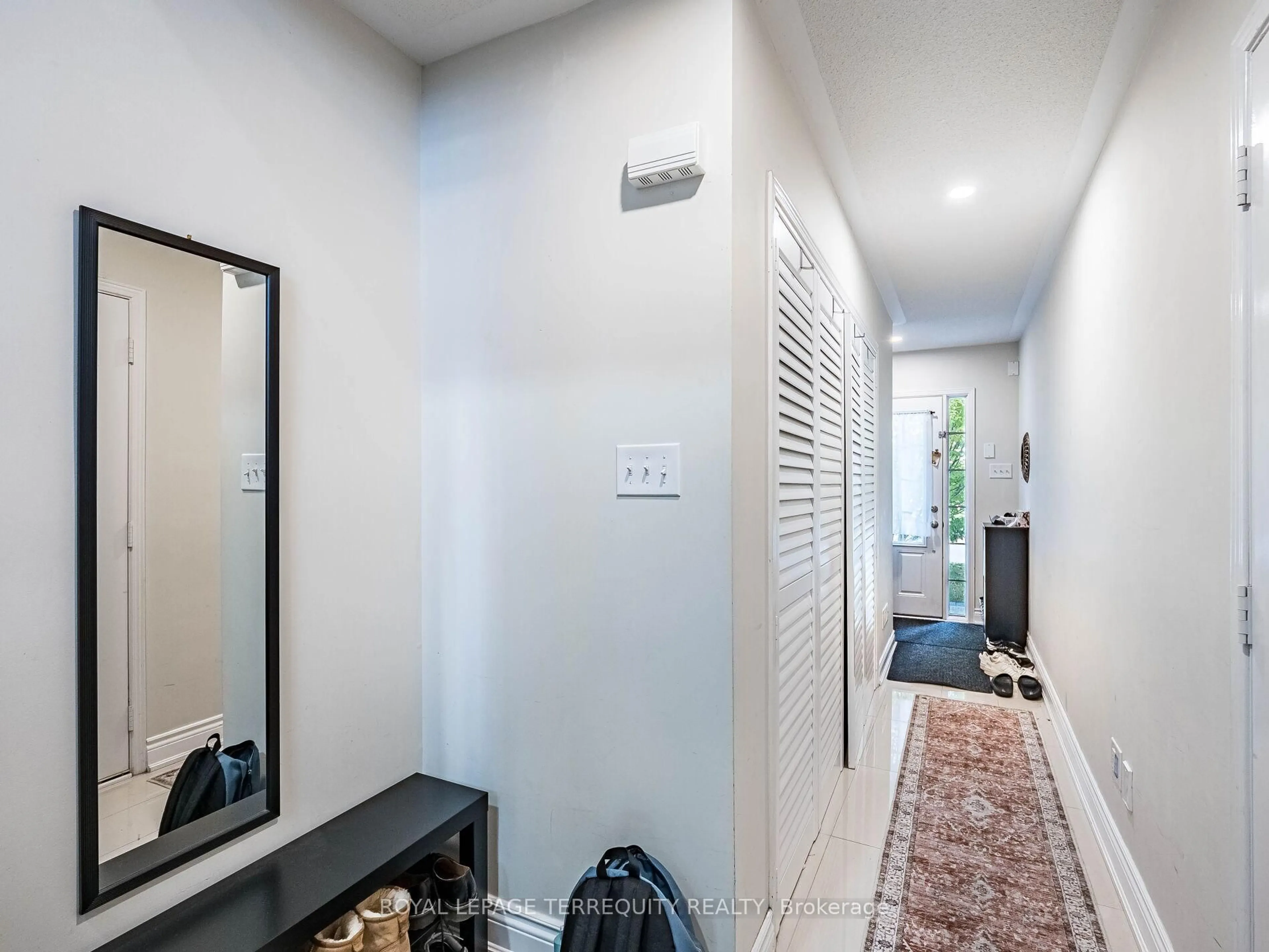 Indoor entryway for 2171 Fiddlers Way #39, Oakville Ontario L6M 0R9