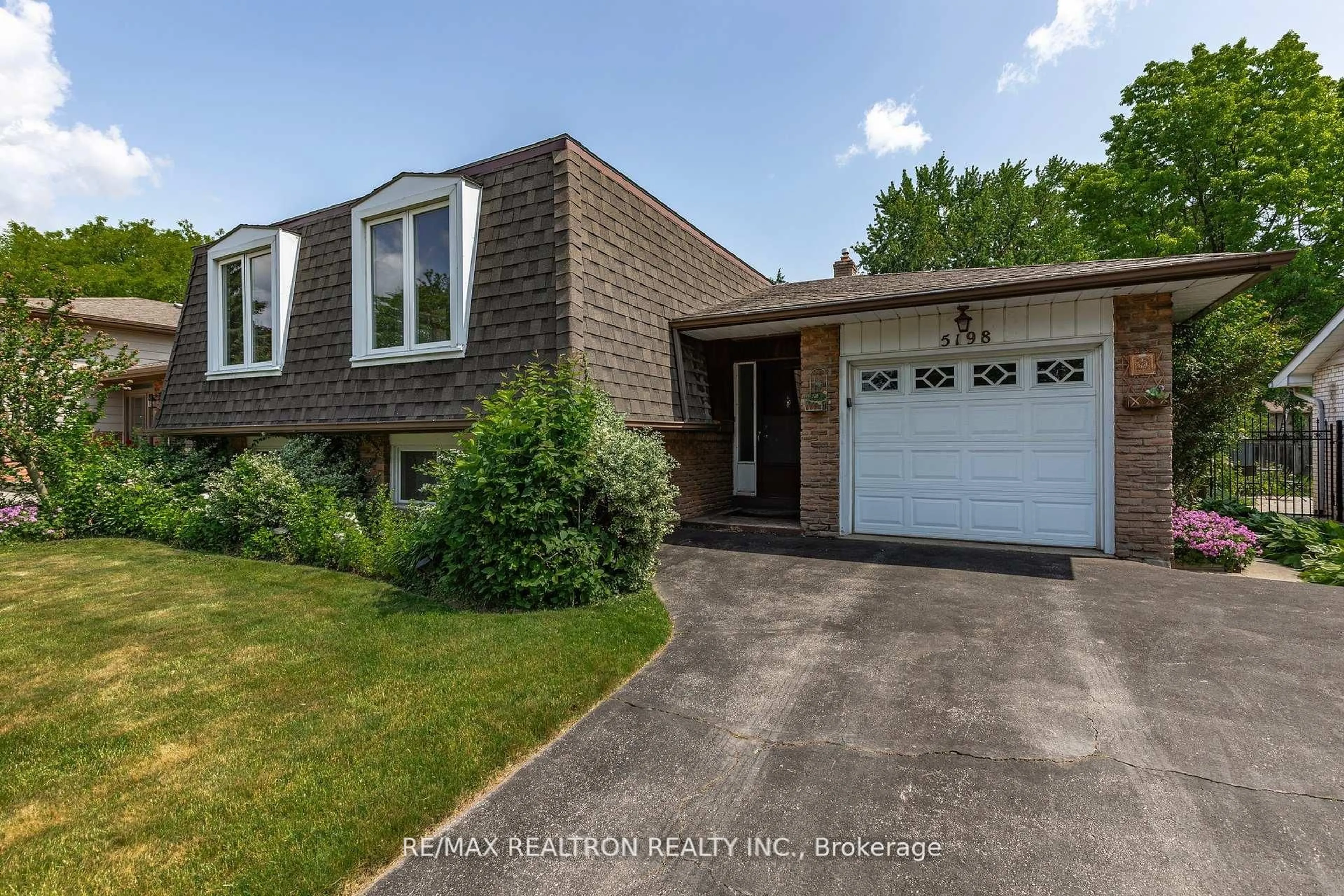 Home with brick exterior material, street for 5198 Broughton Cres, Burlington Ontario L7L 3B9
