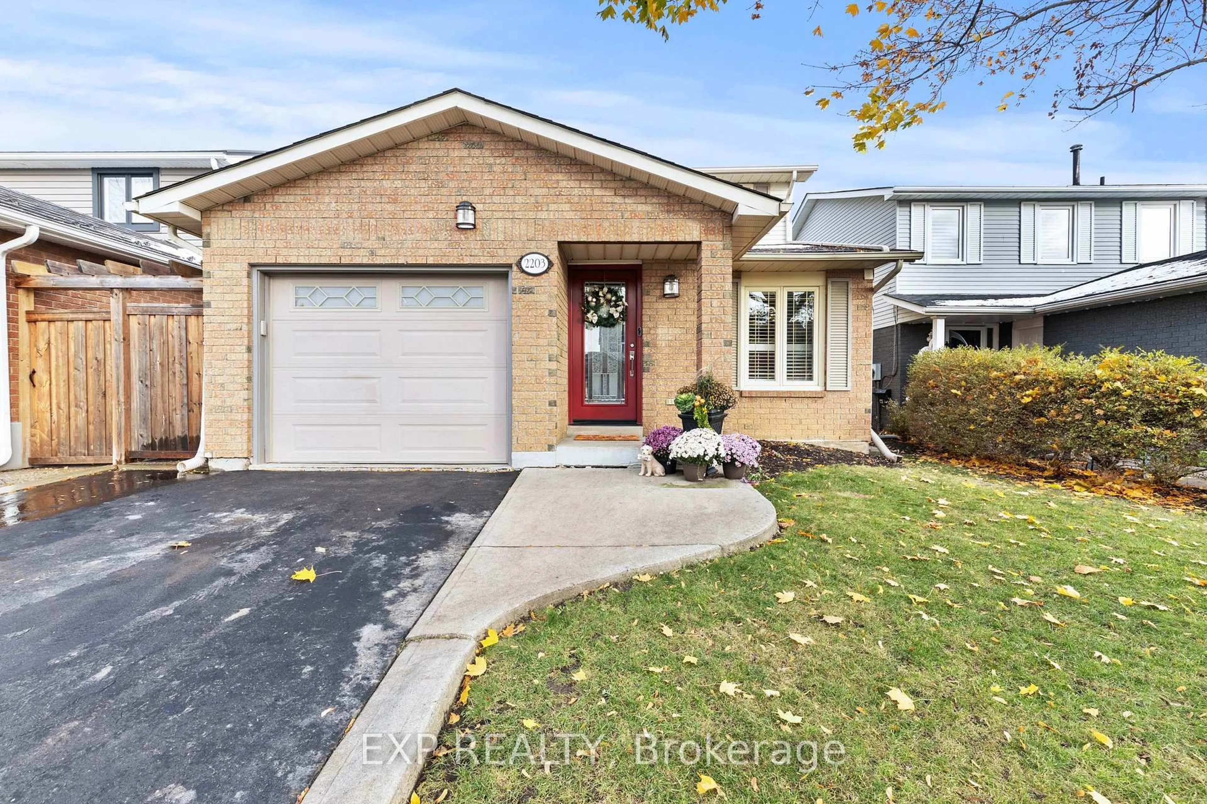 Home with brick exterior material, street for 2203 Hunt Cres, Burlington Ontario L7M 3E3