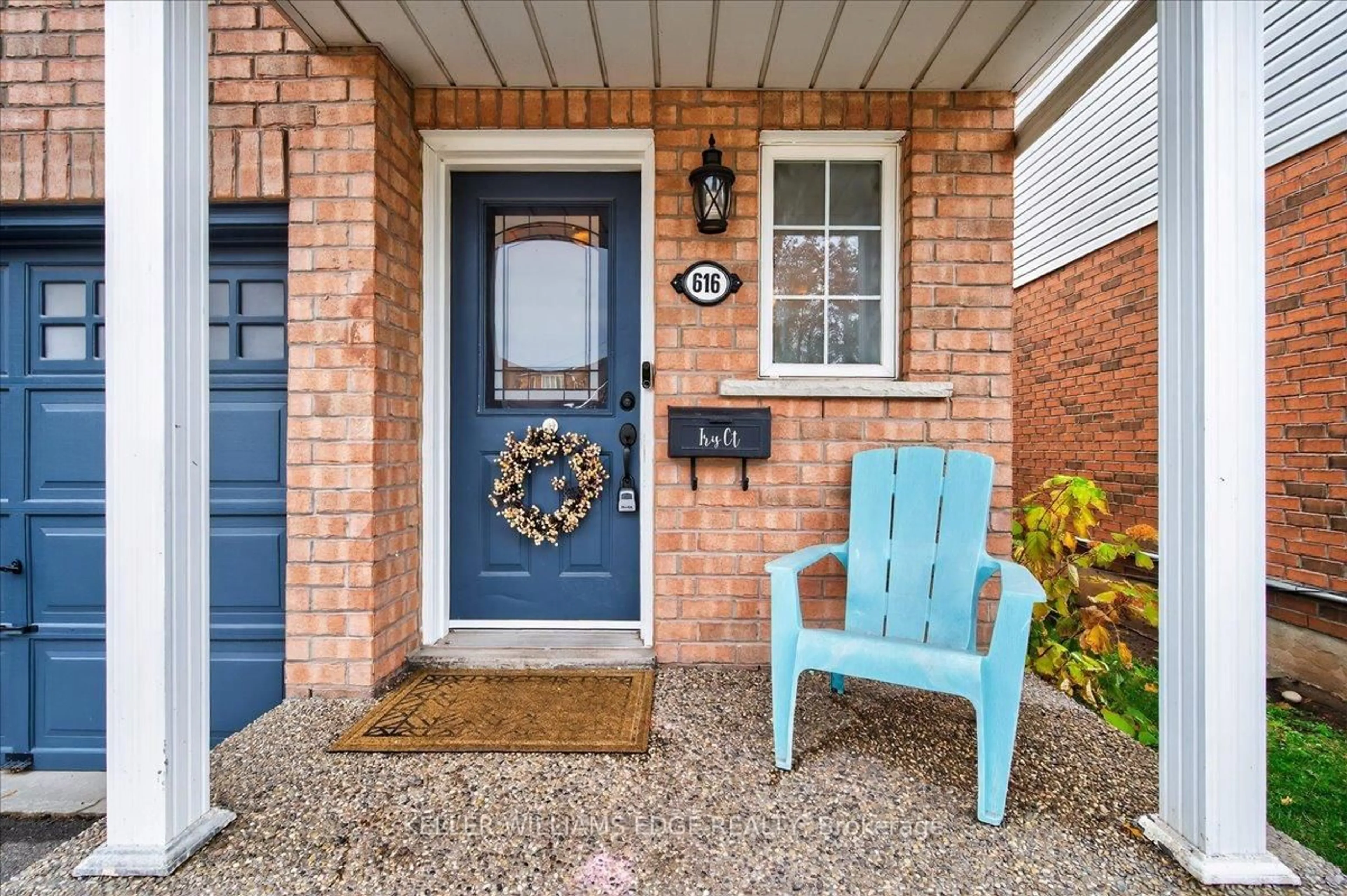 Indoor entryway for 616 Iris Crt, Burlington Ontario L7L 7A1