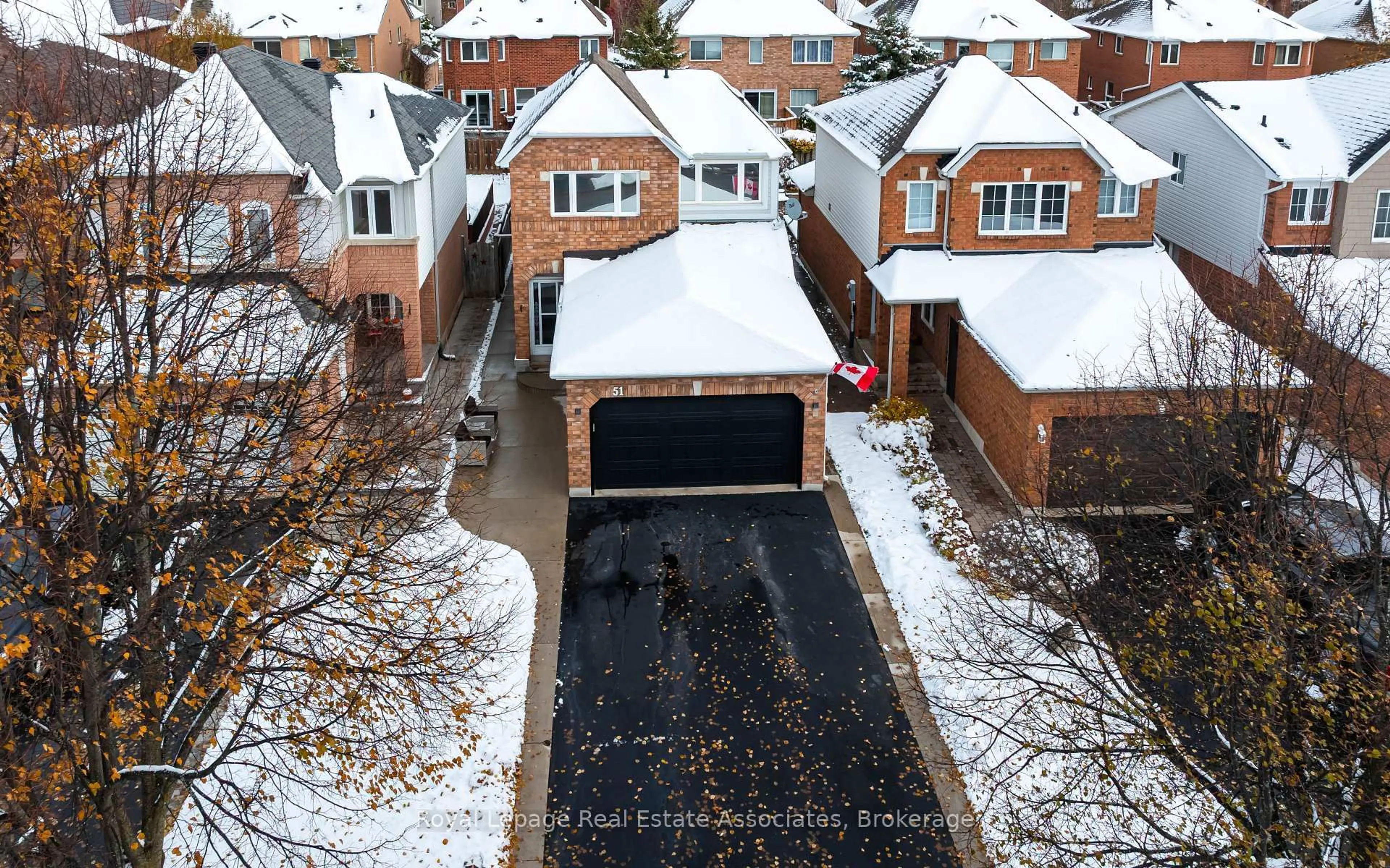 A pic from outside/outdoor area/front of a property/back of a property/a pic from drone, street for 51 Curry Cres, Halton Hills Ontario L7G 5T1