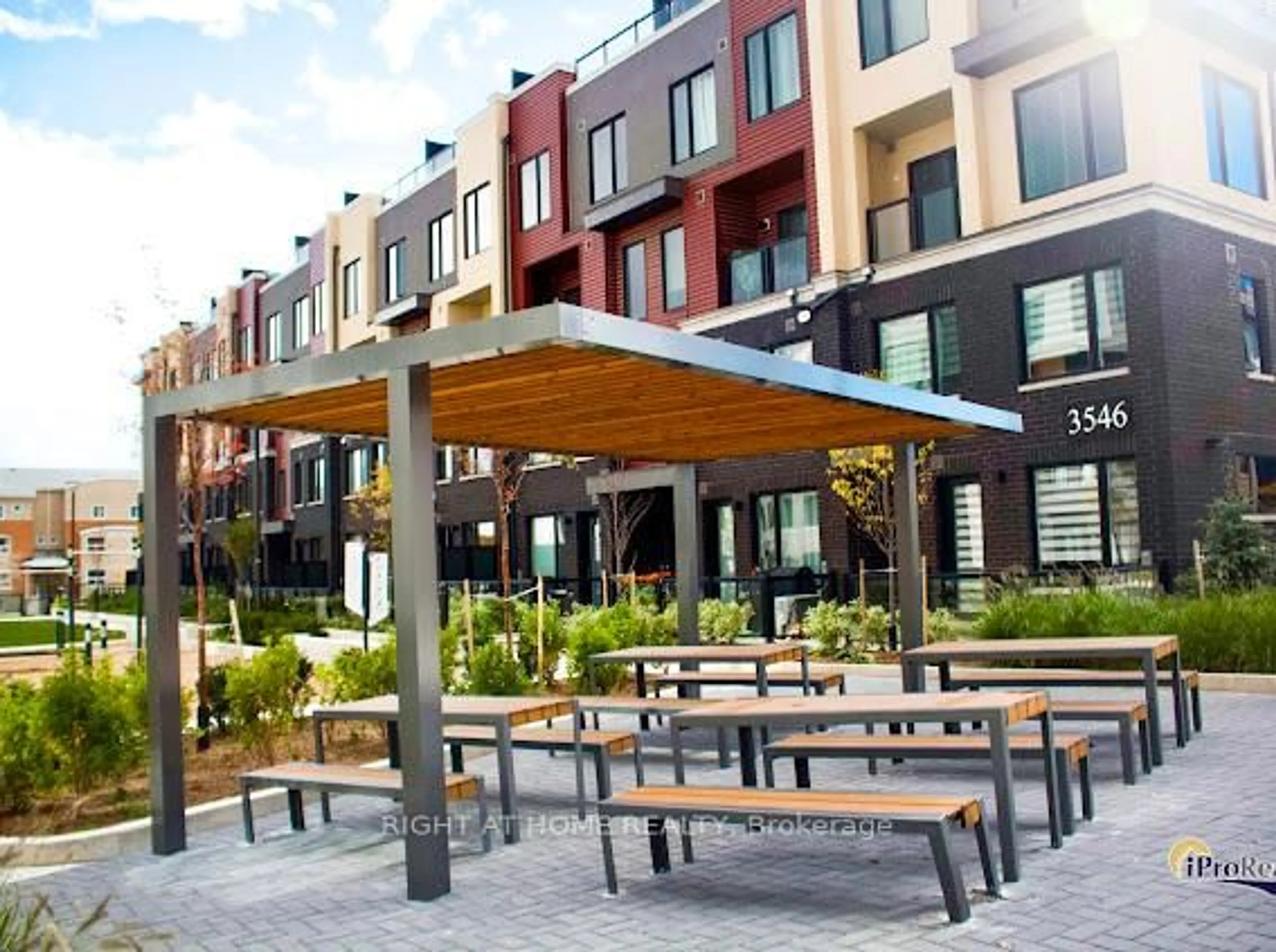 Patio, street for 3550 Colonial Dr #30, Mississauga Ontario L5L 0C1