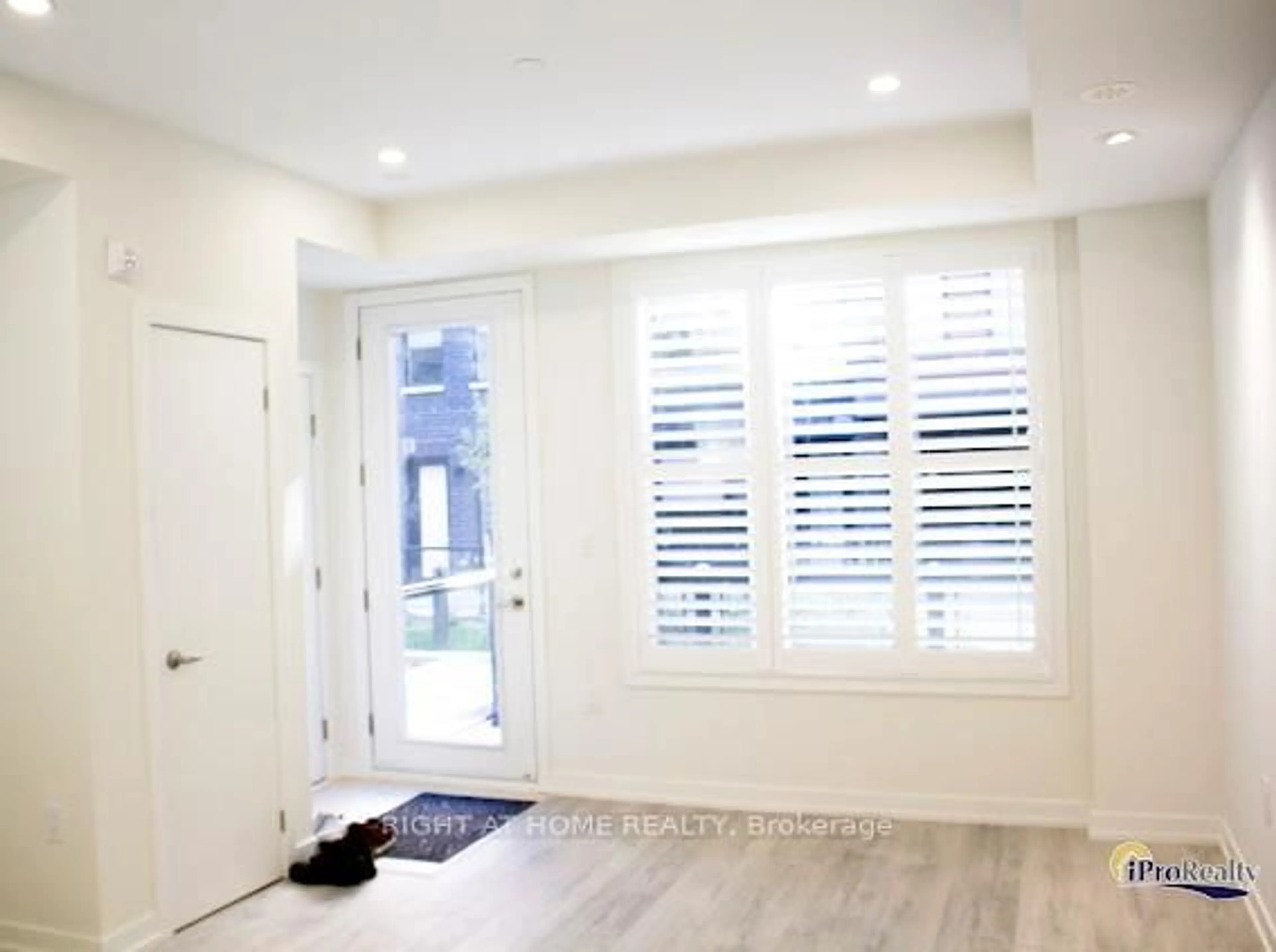 Indoor entryway for 3550 Colonial Dr #30, Mississauga Ontario L5L 0C1