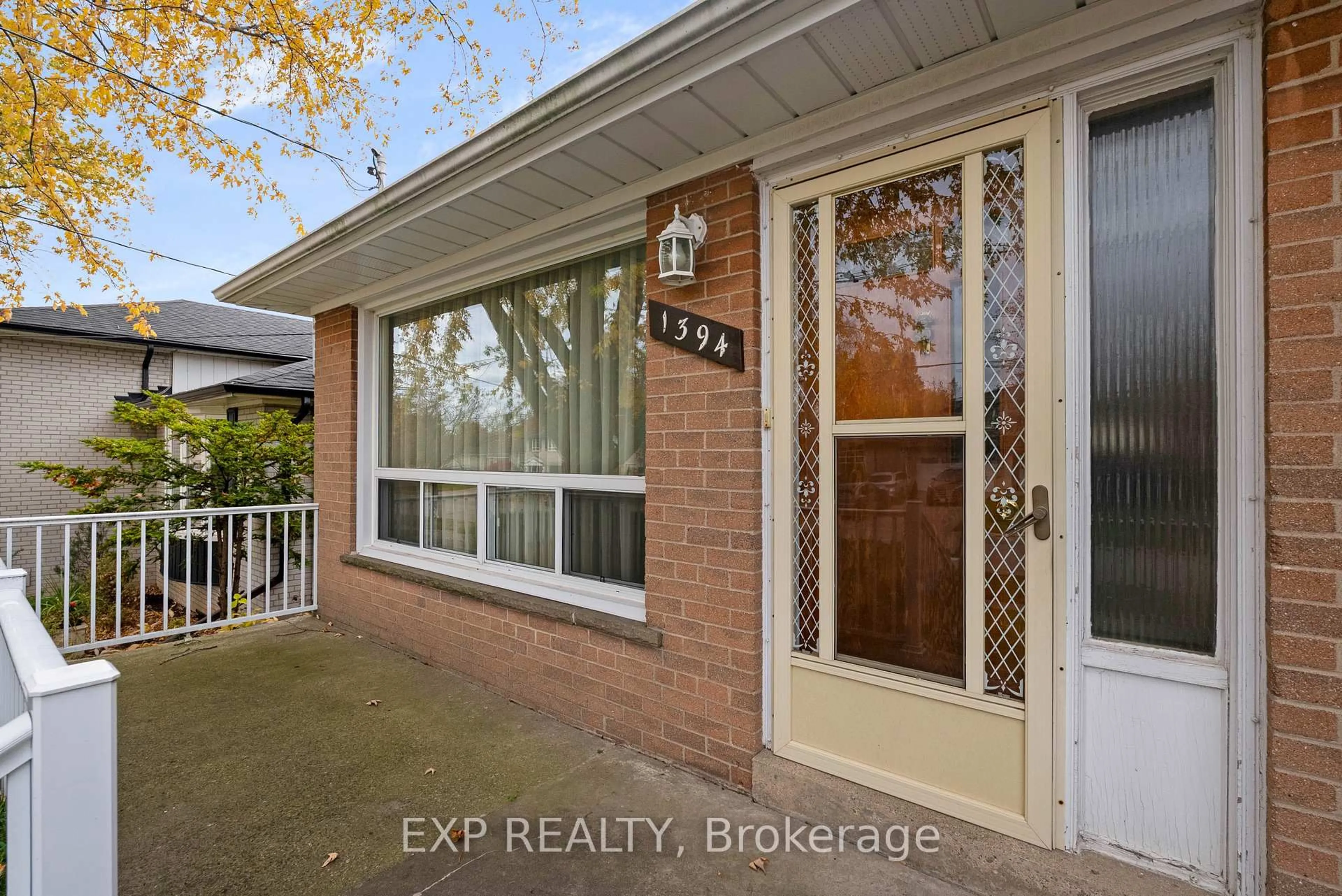 Indoor entryway for 1394 Strathy Ave, Mississauga Ontario L5E 2L3