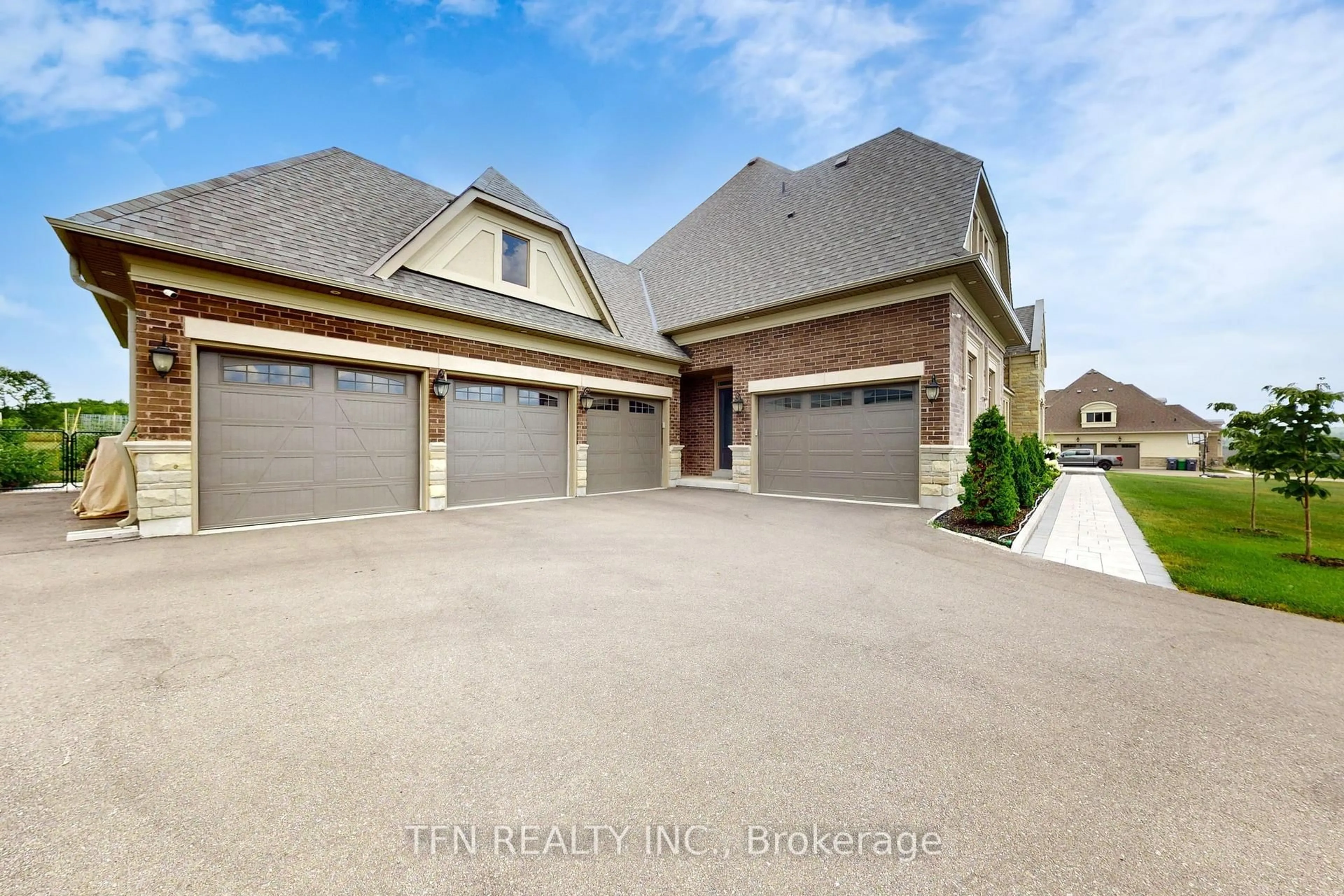 Indoor garage for 258 Amos Dr, Caledon Ontario L7E 4L7