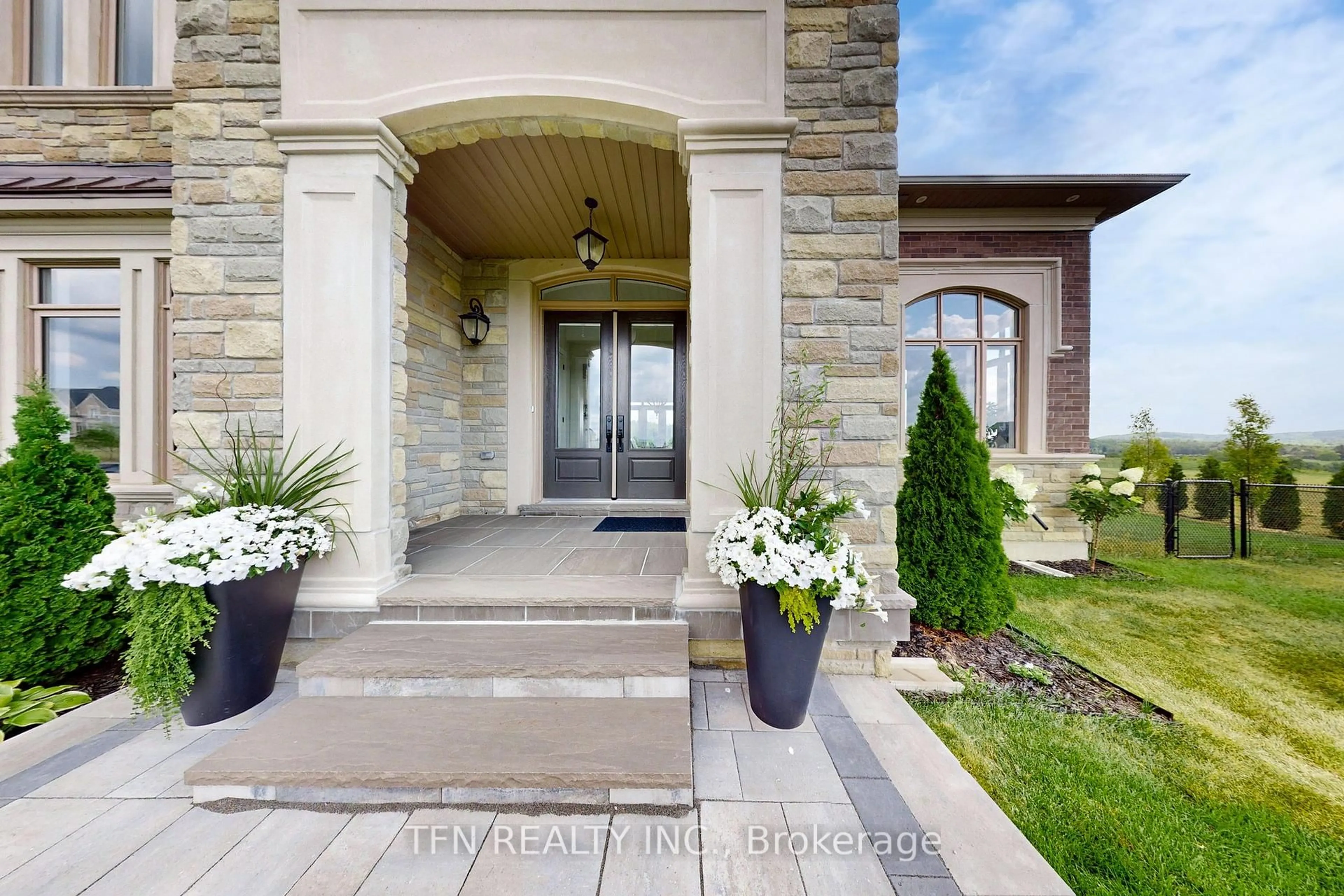 Indoor entryway for 258 Amos Dr, Caledon Ontario L7E 4L7