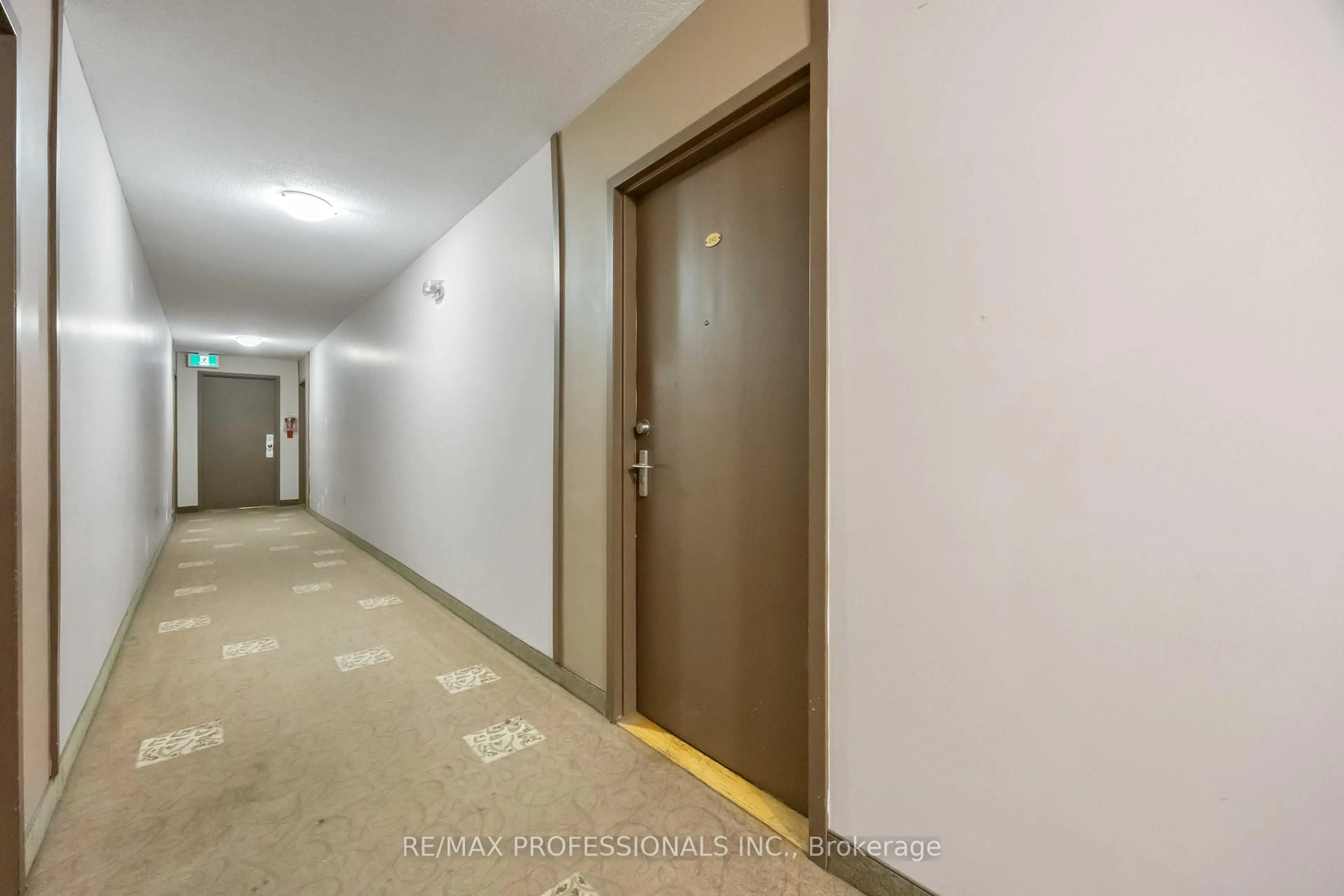 Indoor foyer for 345 Driftwood Ave #210, Toronto Ontario M3N 2P4