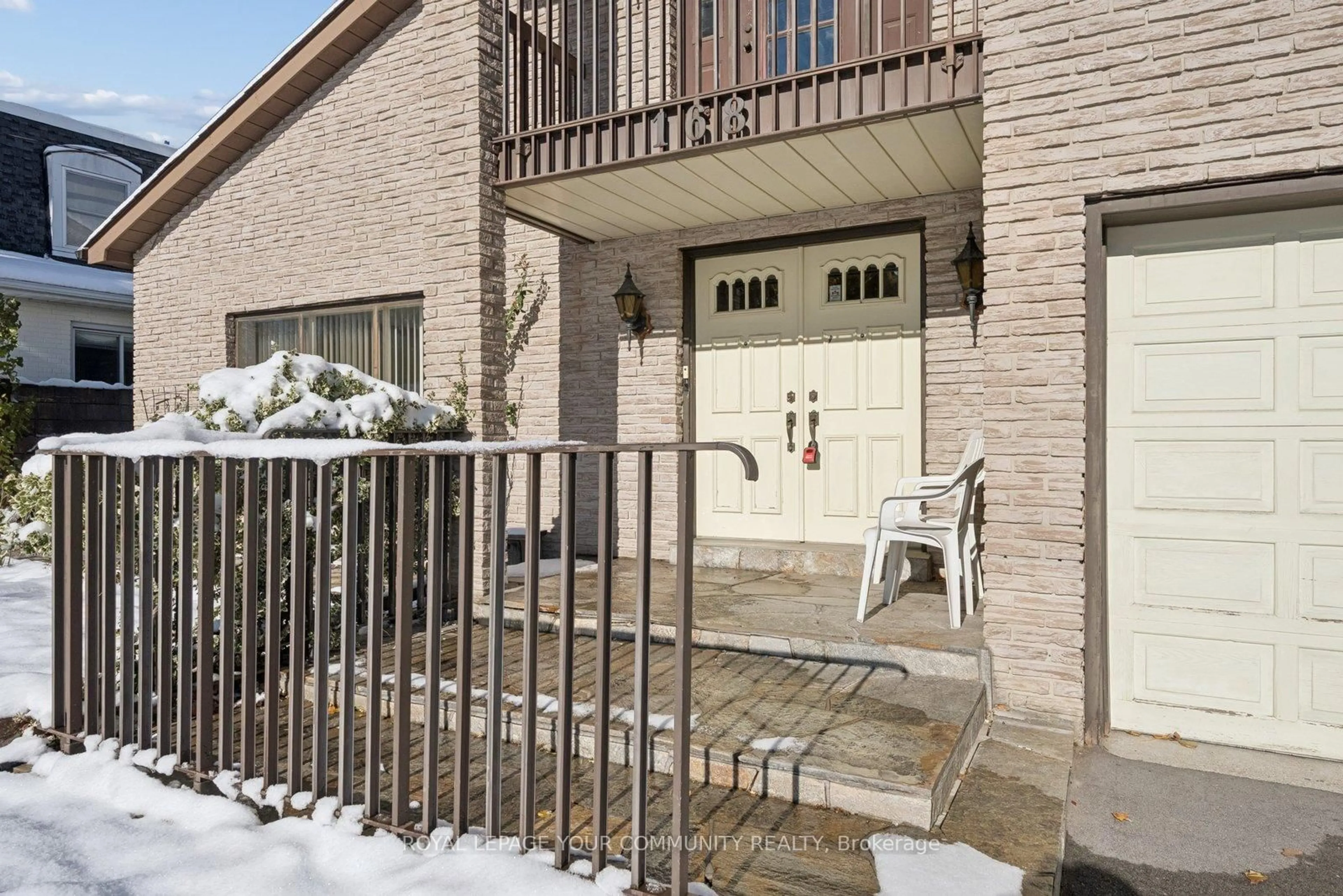 Patio, street for 168 Grandravine Dr, Toronto Ontario M3J 1B5
