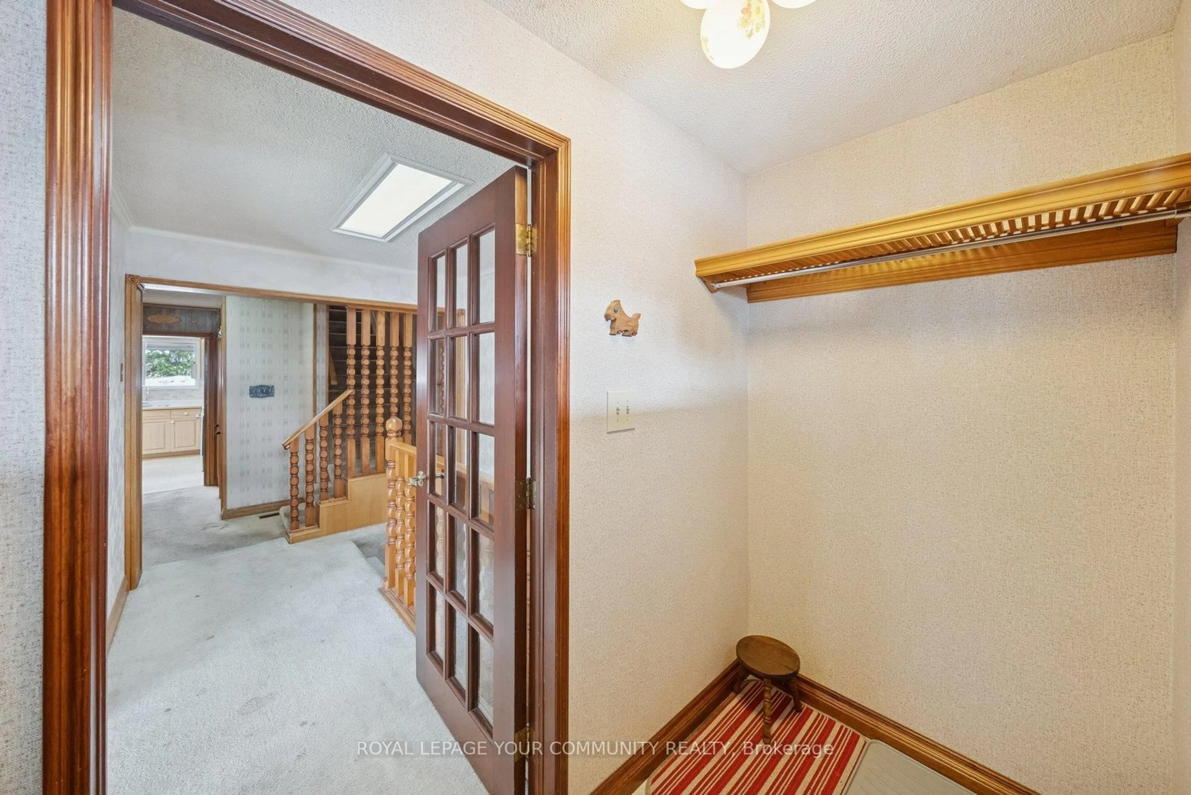 Indoor foyer for 168 Grandravine Dr, Toronto Ontario M3J 1B5