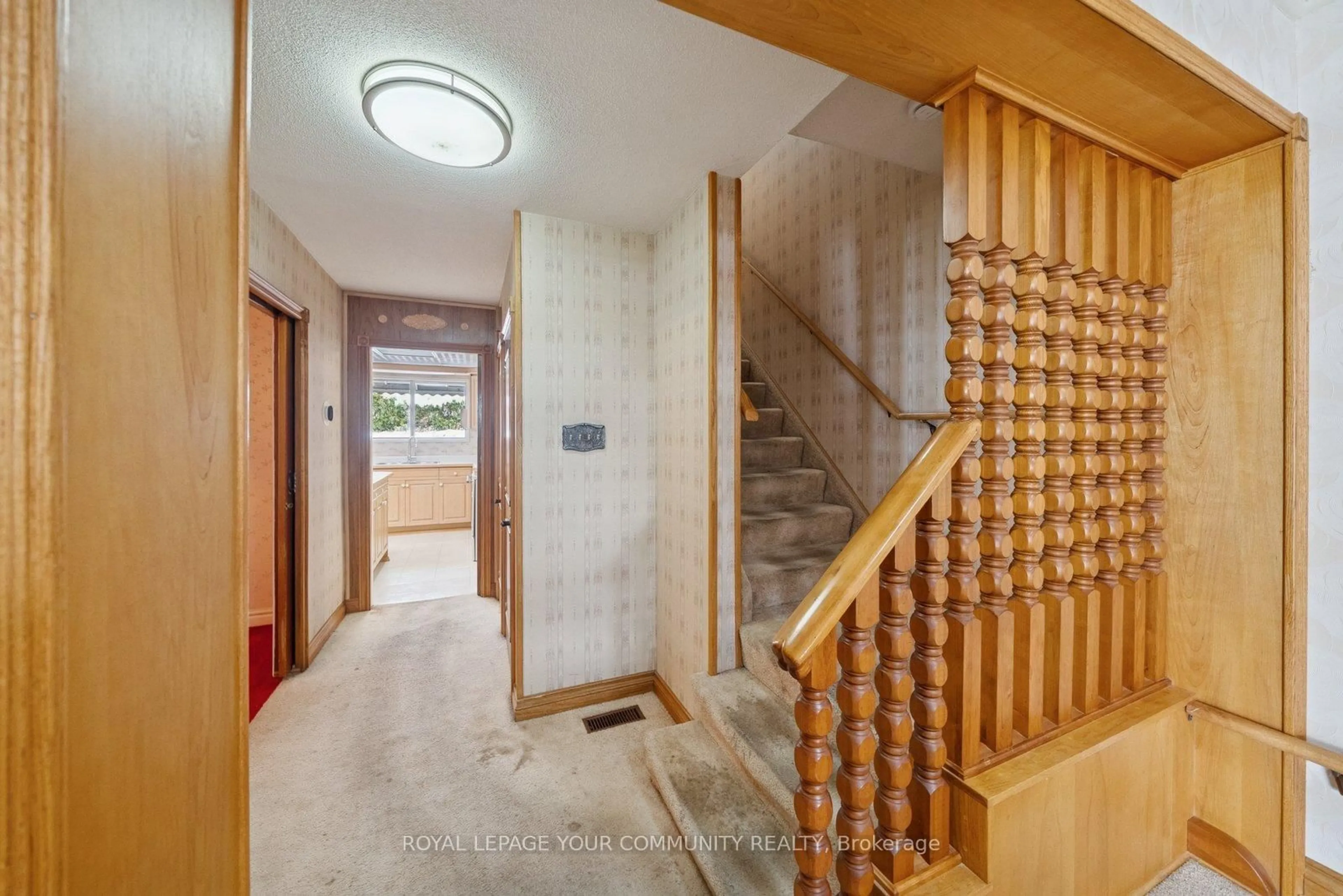 Indoor foyer for 168 Grandravine Dr, Toronto Ontario M3J 1B5