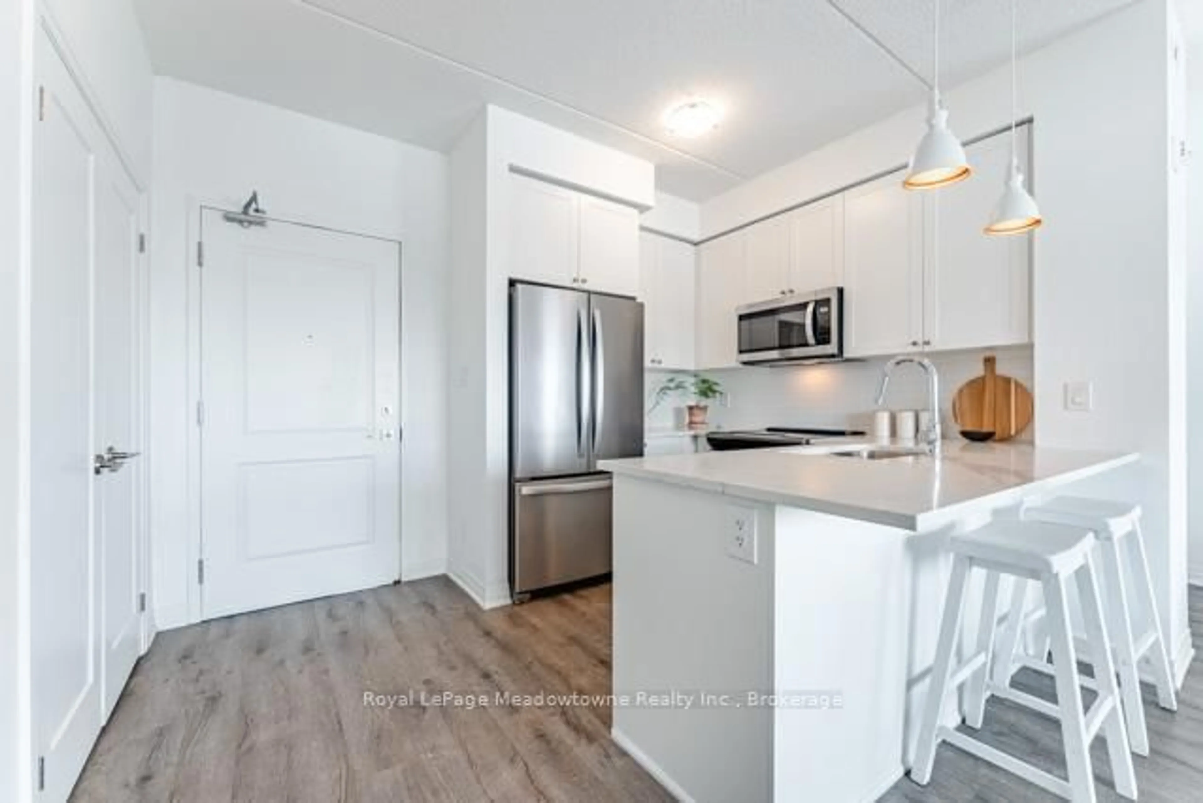 Open concept kitchen, unknown for 610 Farmstead Dr #422, Milton Ontario L9T 8X5
