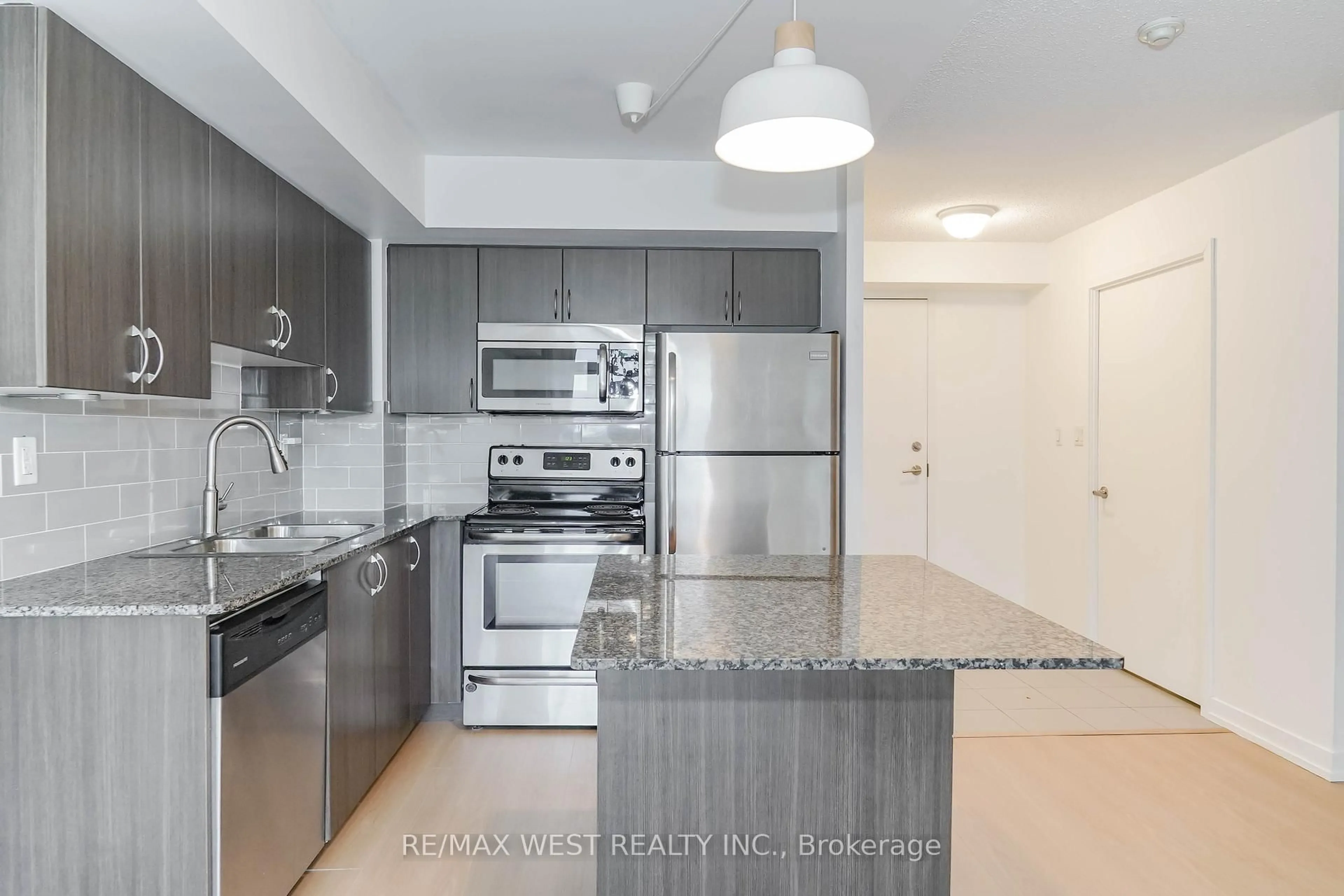 Standard kitchen, unknown for 816 Lansdowne Ave #420, Toronto Ontario M6H 4K6