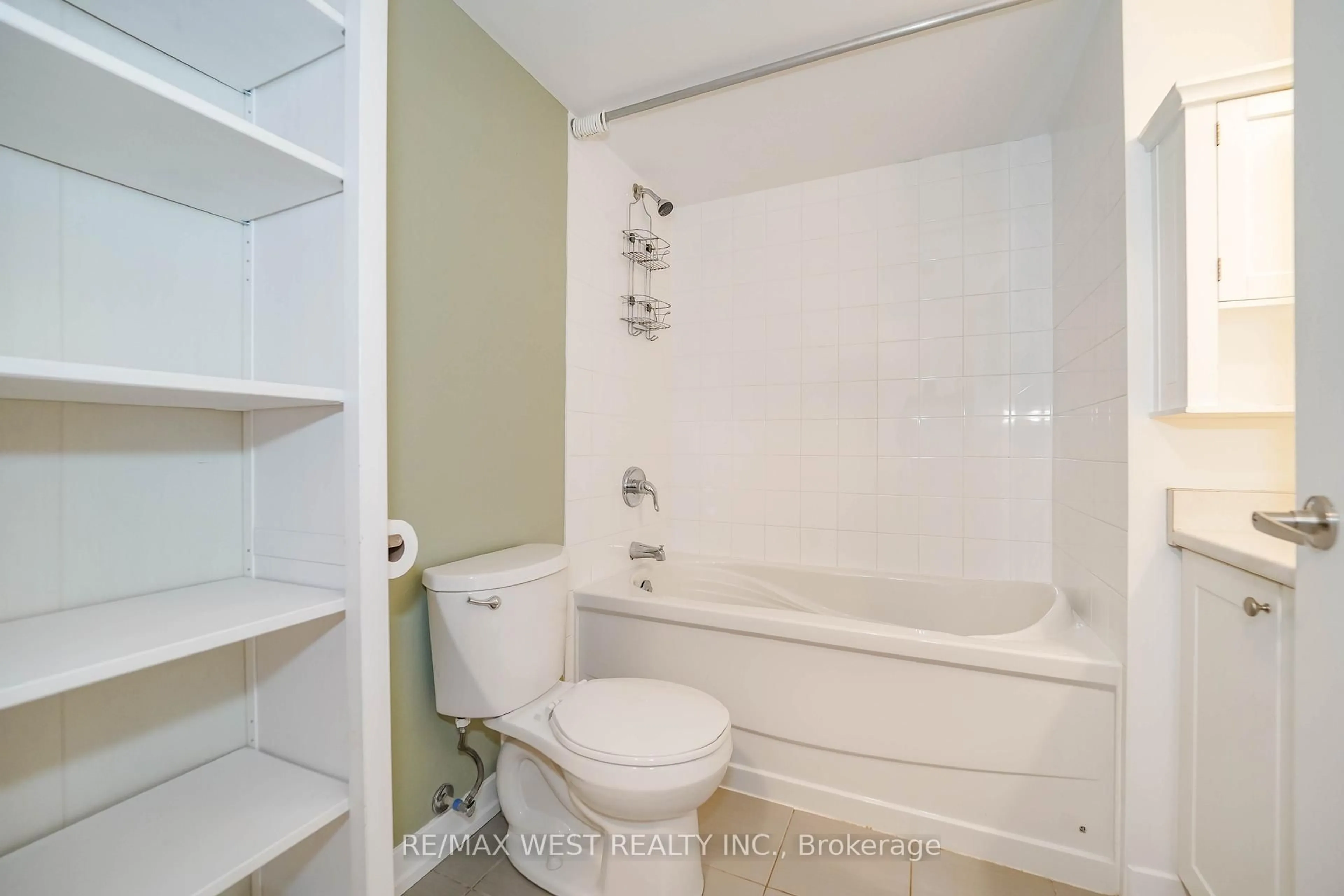 Standard bathroom, unknown for 816 Lansdowne Ave #420, Toronto Ontario M6H 4K6