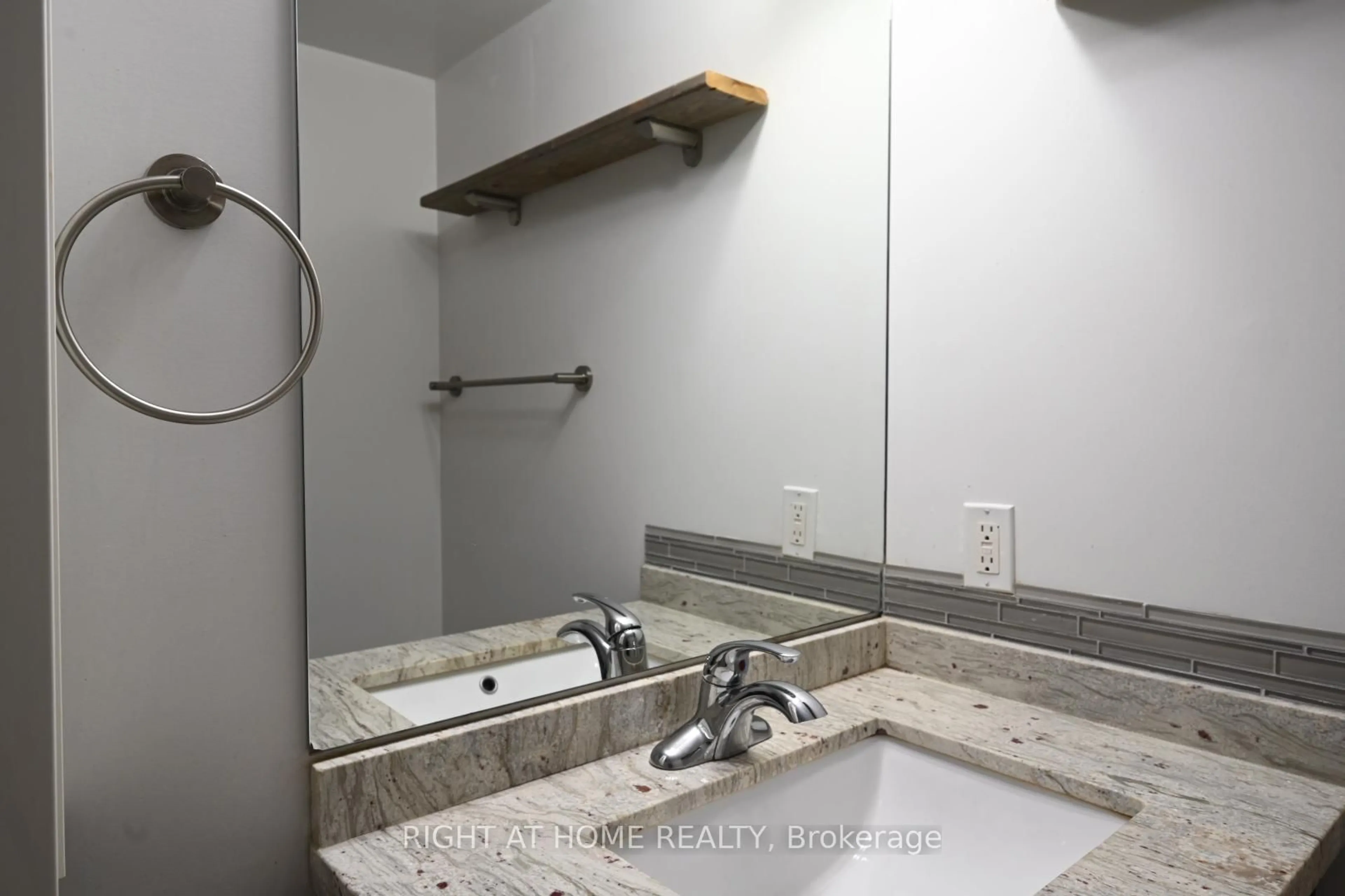 Standard bathroom, unknown for 61 Heintzman St #910, Toronto Ontario M6P 5A2