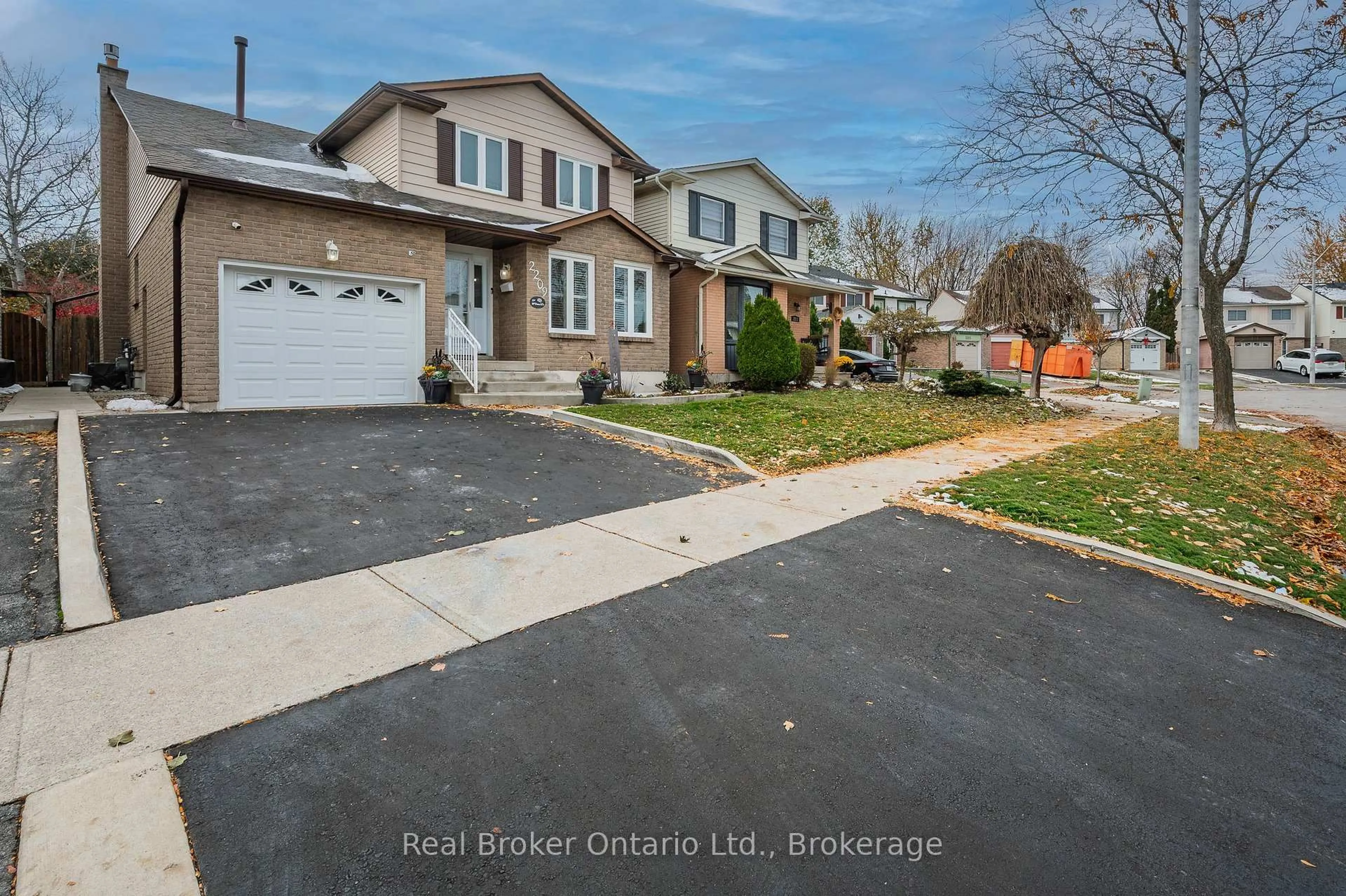 Unknown for 2209 Leominster Dr, Burlington Ontario L7P 3W8