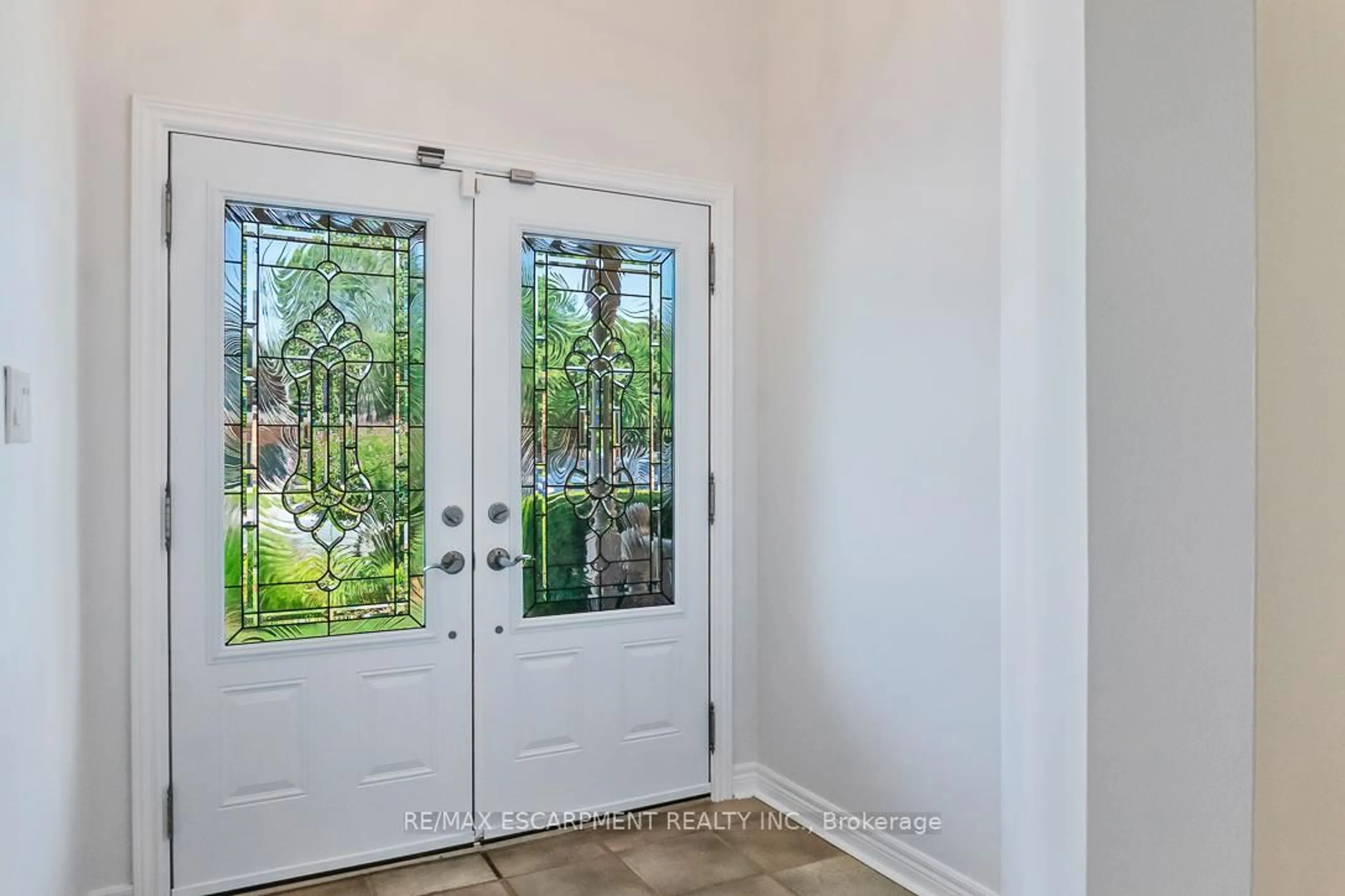 Indoor entryway for 1146 Upper River Crt, Mississauga Ontario L5W 1C2