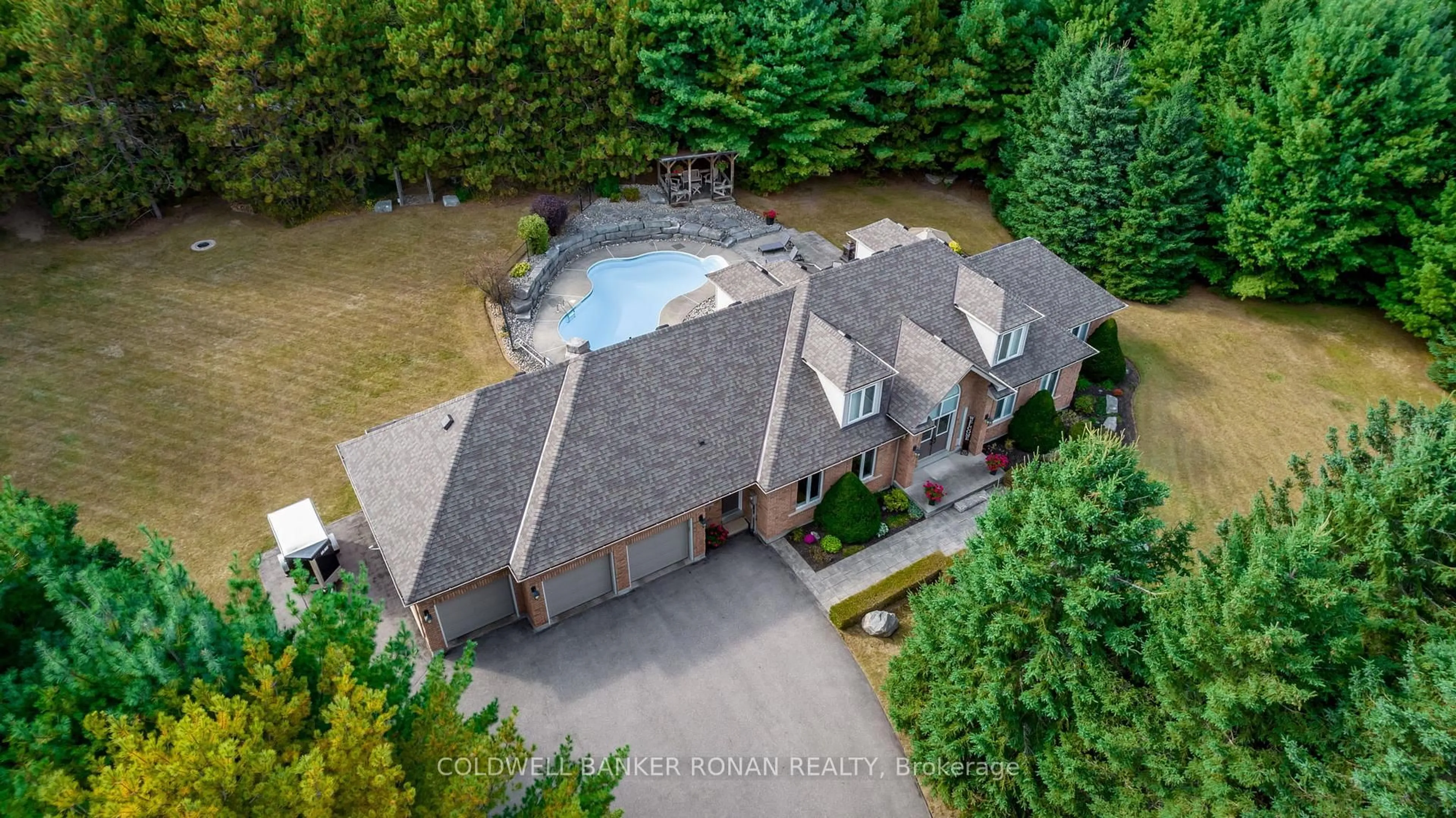 A pic from outside/outdoor area/front of a property/back of a property/a pic from drone, unknown for 16 Indiana Dr, Caledon Ontario L7E 0C6