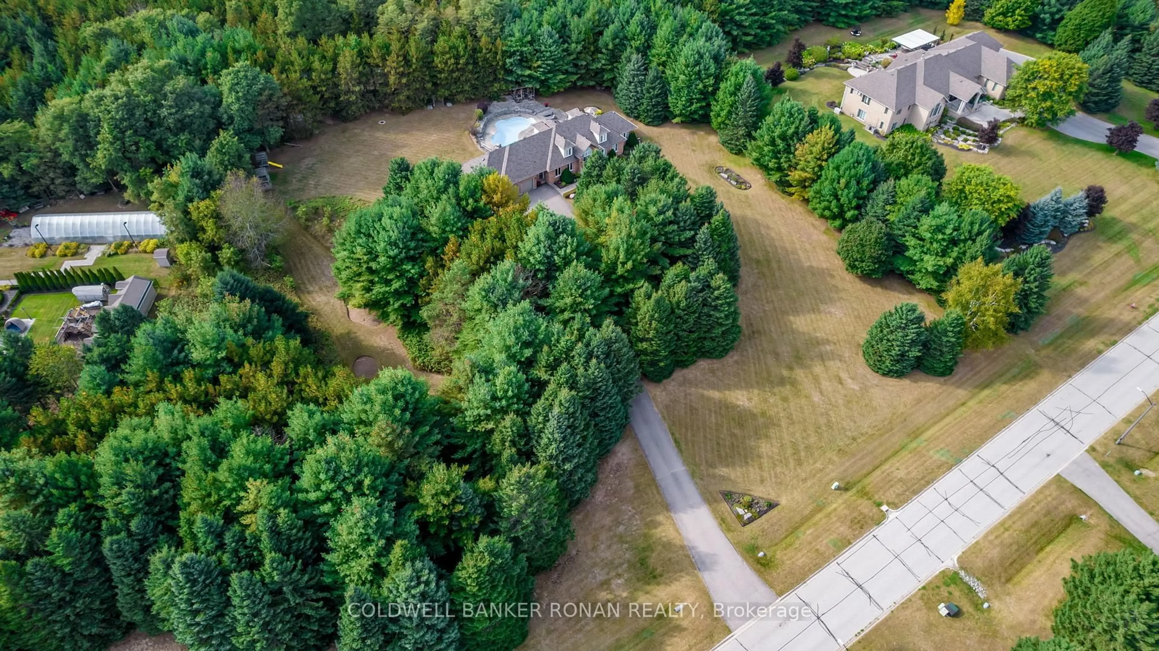 A pic from outside/outdoor area/front of a property/back of a property/a pic from drone, forest/trees view for 16 Indiana Dr, Caledon Ontario L7E 0C6