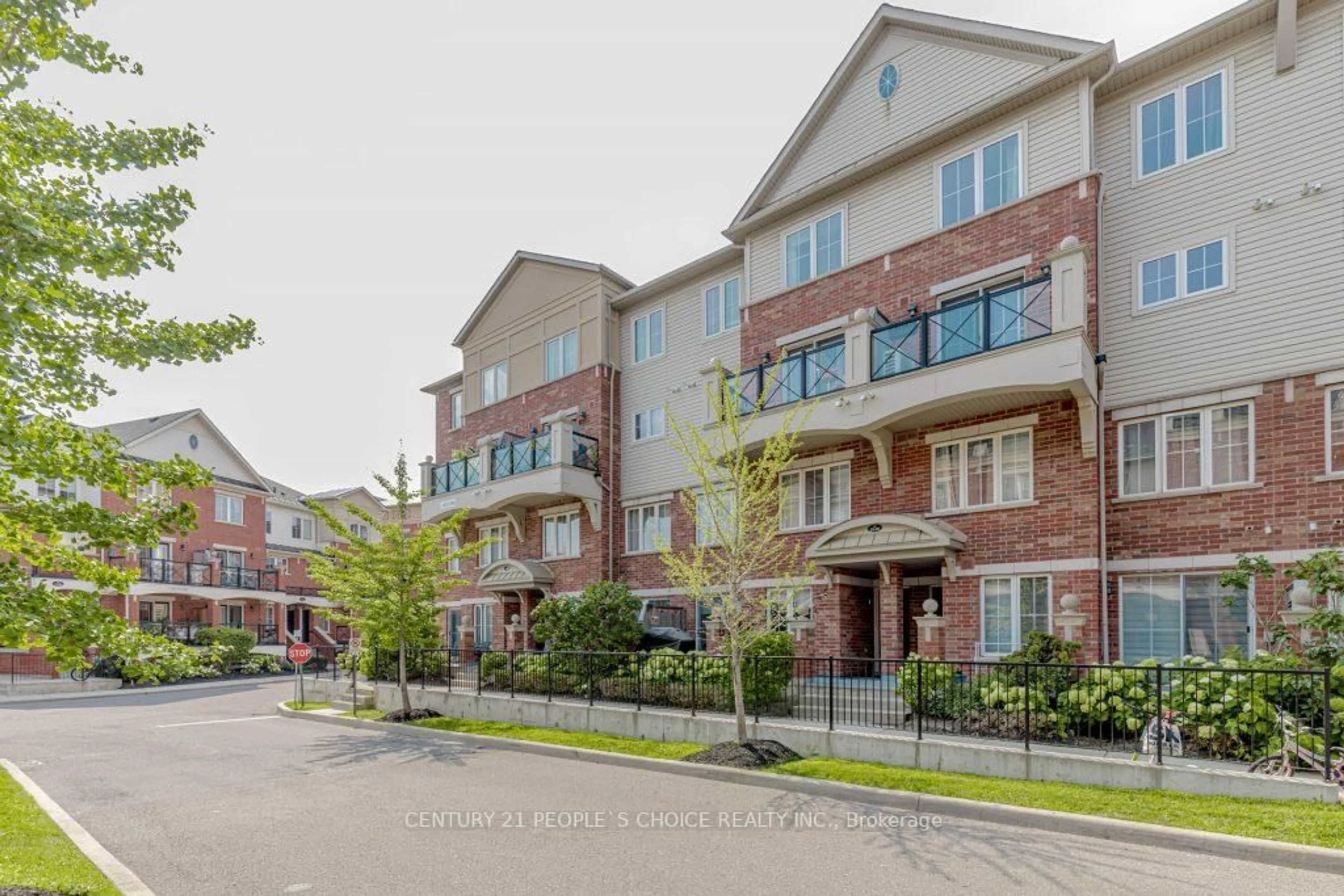 Patio, street for 47 Hays Blvd #25, Oakville Ontario L6H 0J1