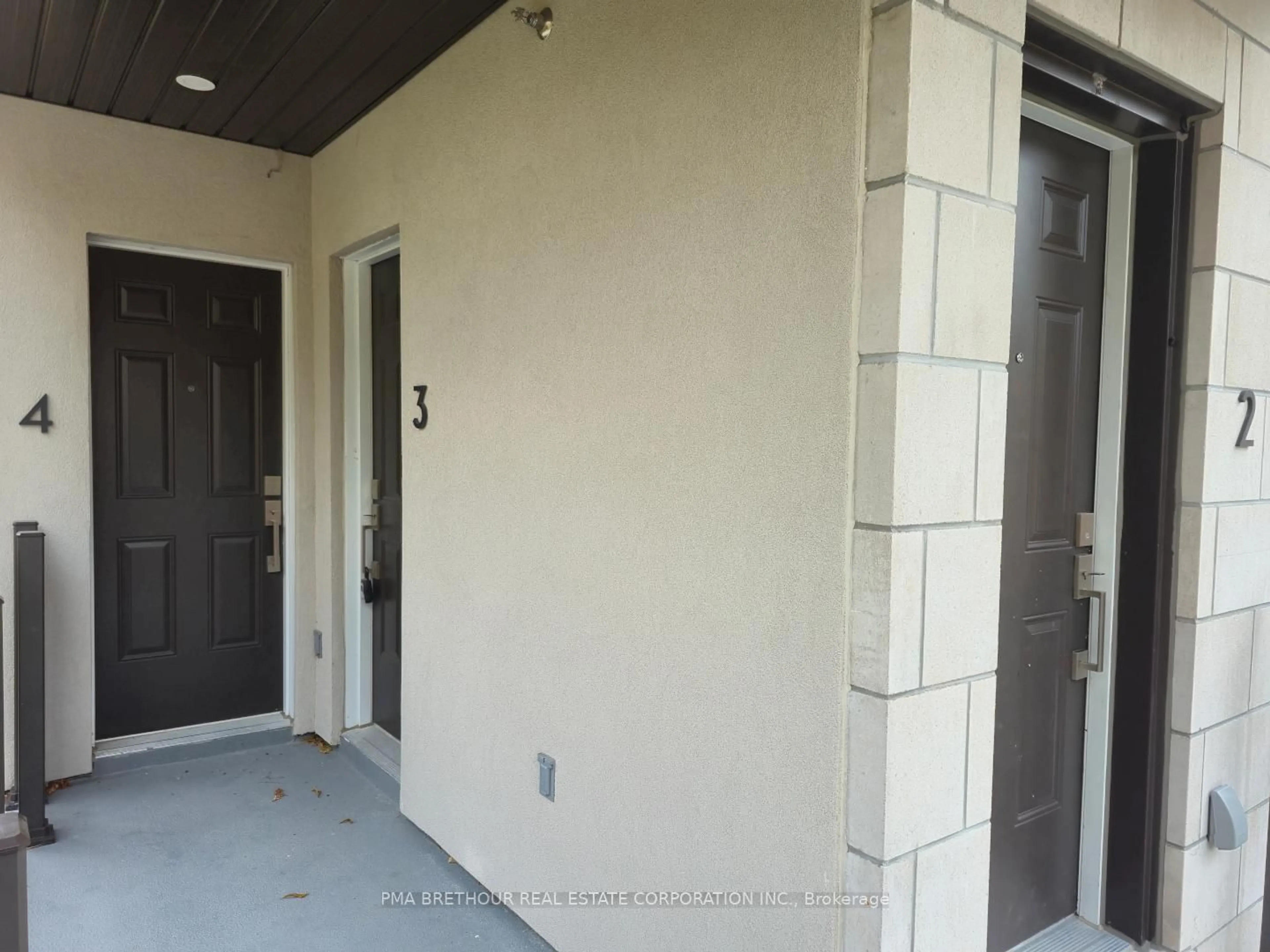 Indoor entryway for 4045 Hickory Dr #3, Mississauga Ontario L4W 0G6