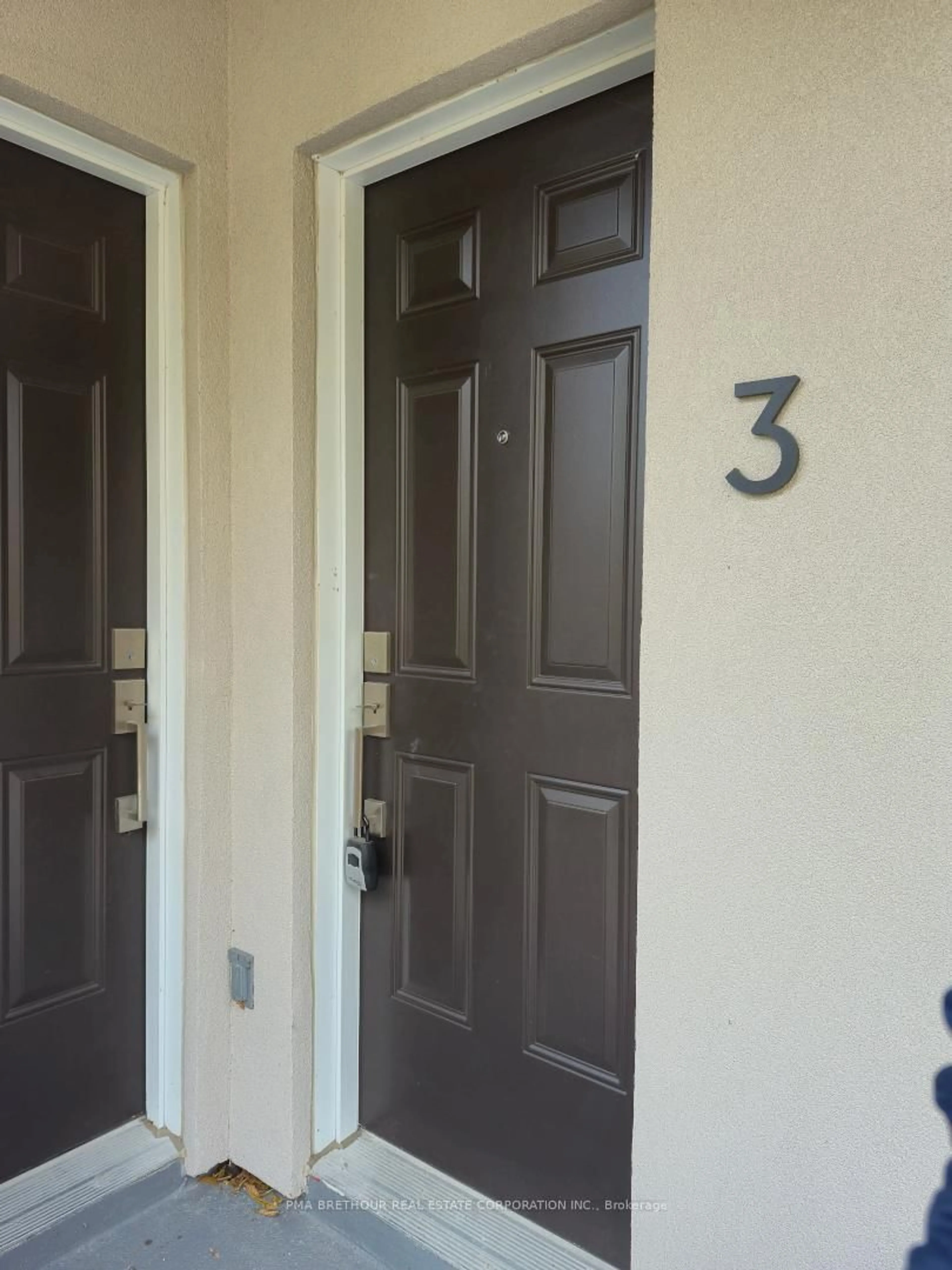 Indoor foyer for 4045 Hickory Dr #3, Mississauga Ontario L4W 0G6