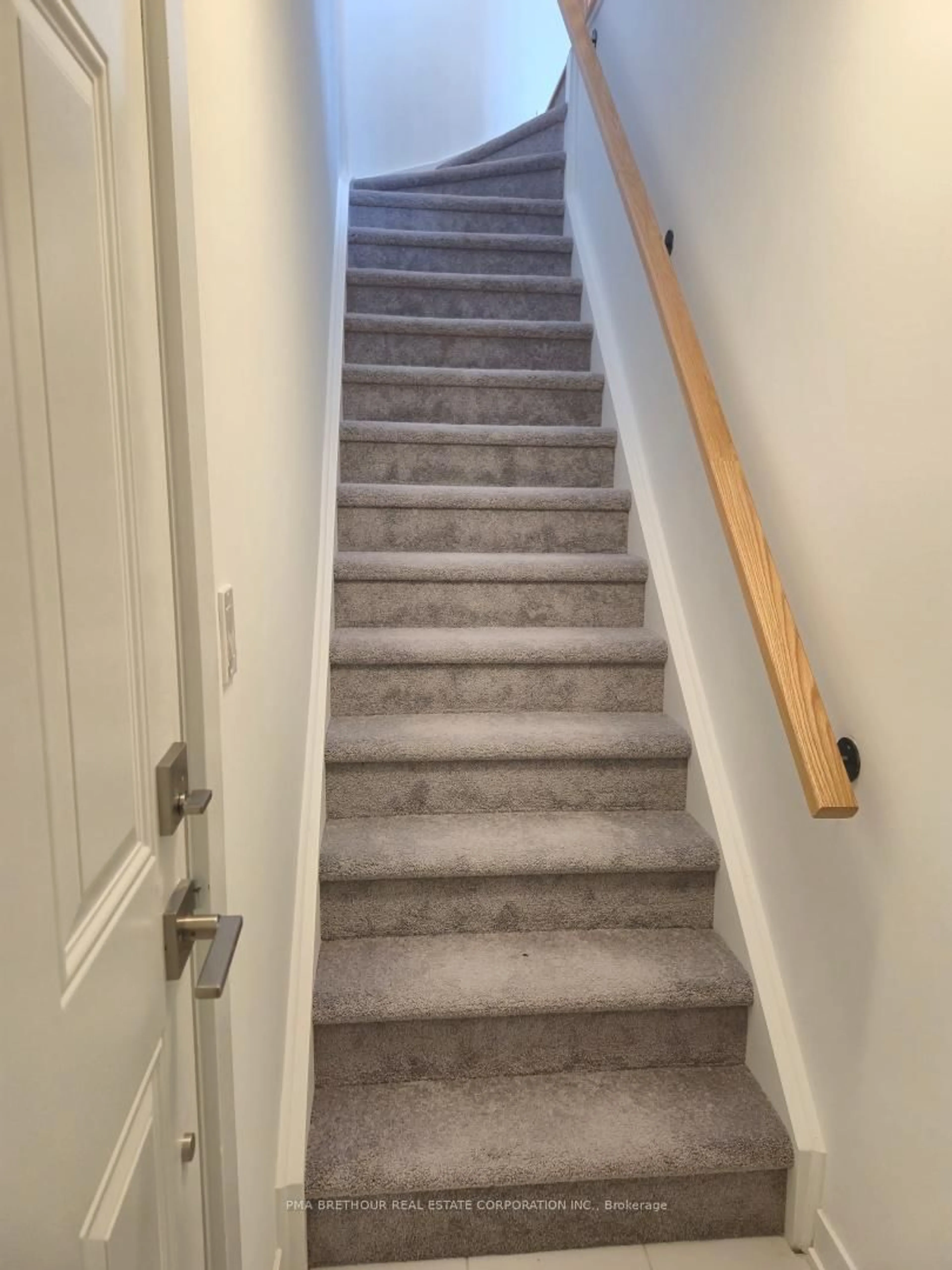 Stairs for 4045 Hickory Dr #3, Mississauga Ontario L4W 0G6