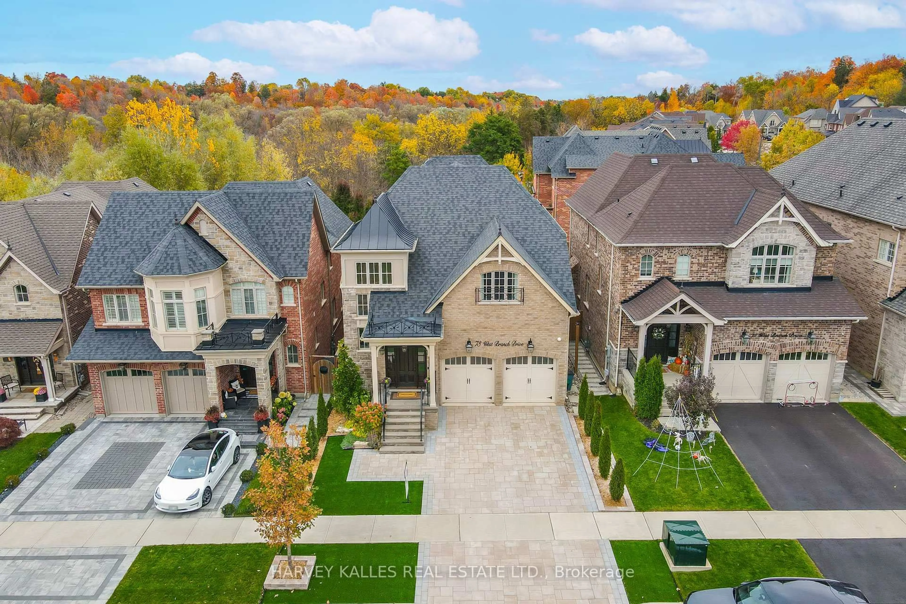 A pic from outside/outdoor area/front of a property/back of a property/a pic from drone, street for 73 West Branch Dr, Halton Hills Ontario L7G 6N7
