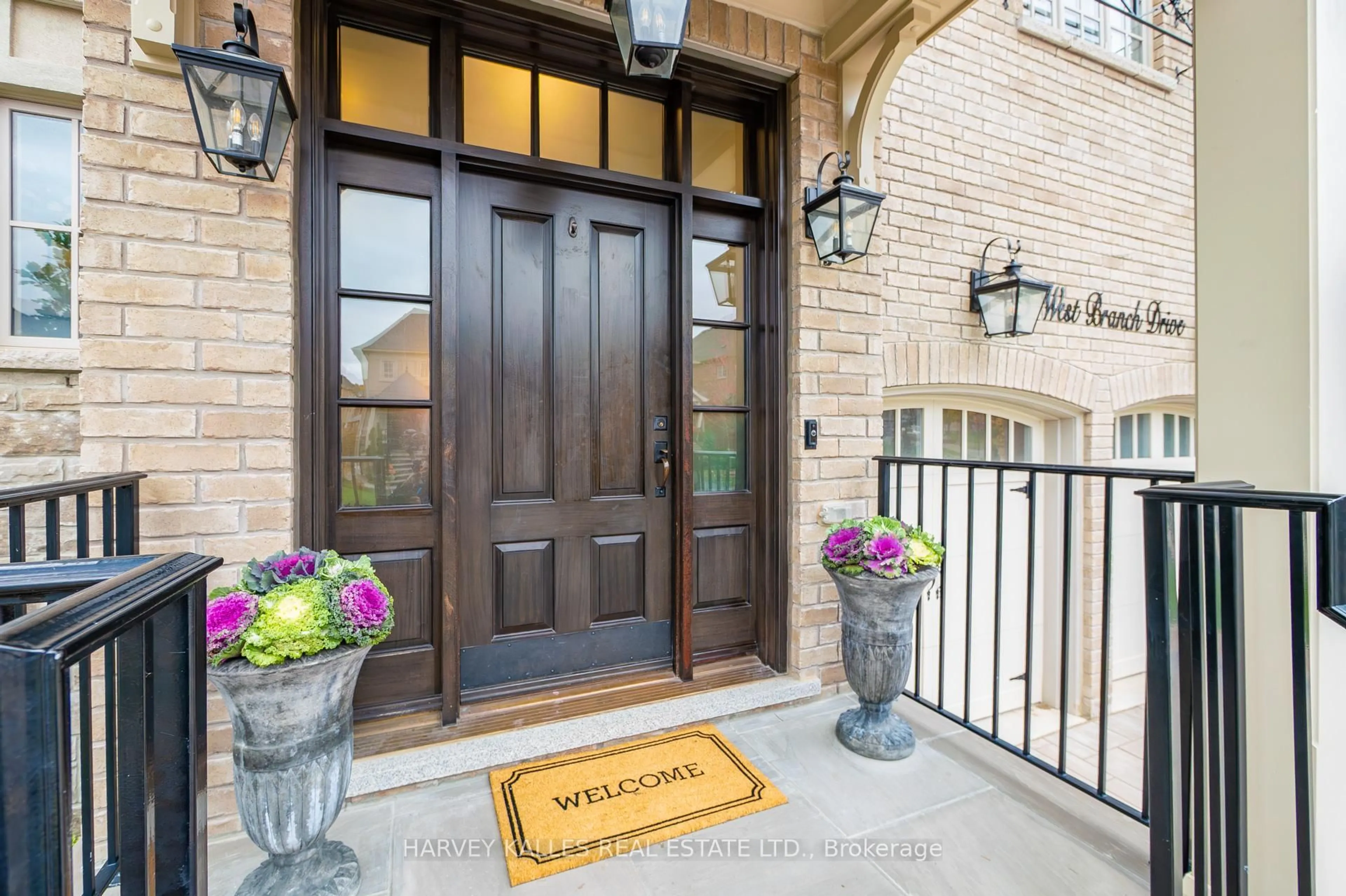 Indoor entryway for 73 West Branch Dr, Halton Hills Ontario L7G 6N7