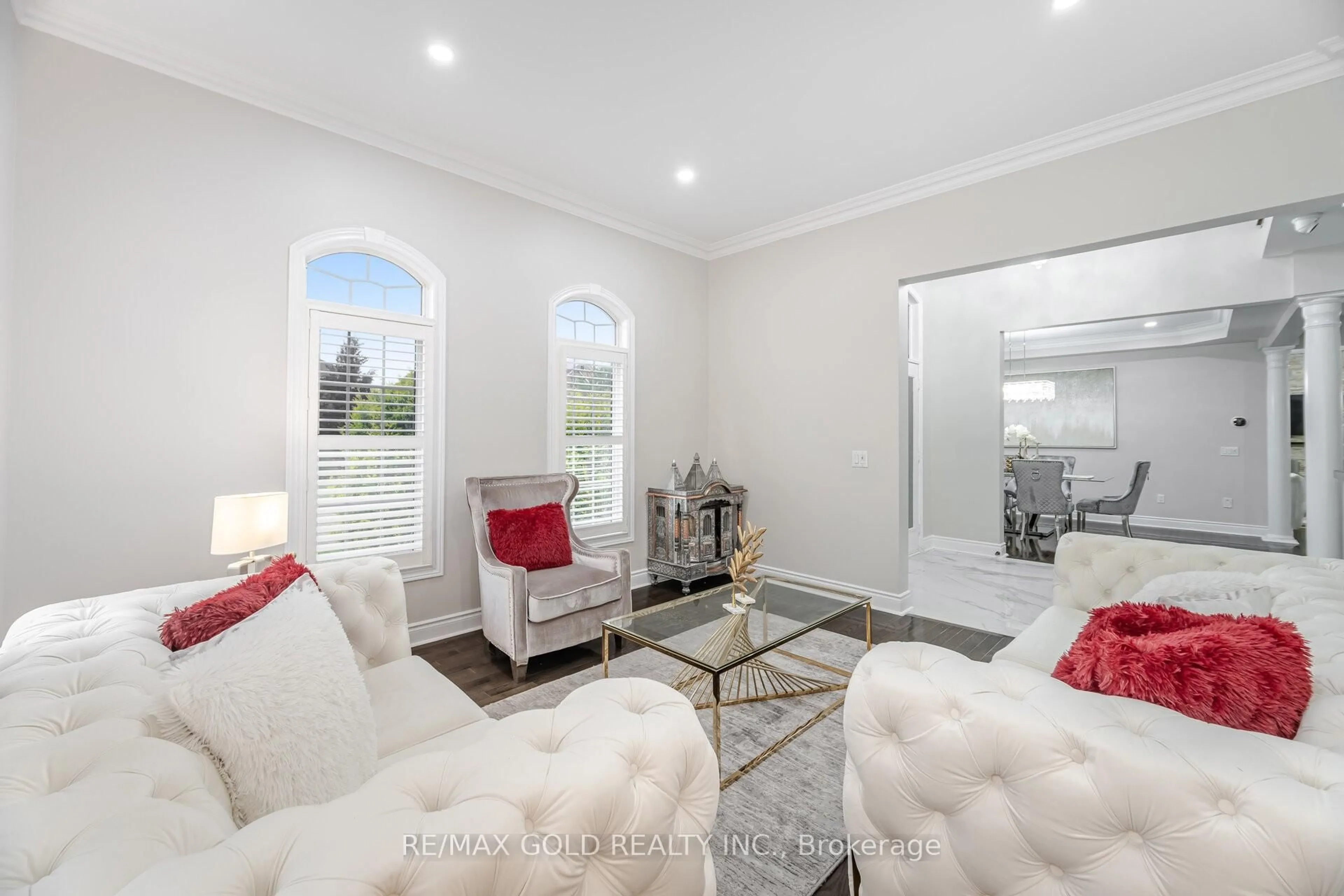 Living room with furniture, unknown for 2 Belleville Dr, Brampton Ontario L6P 1V7