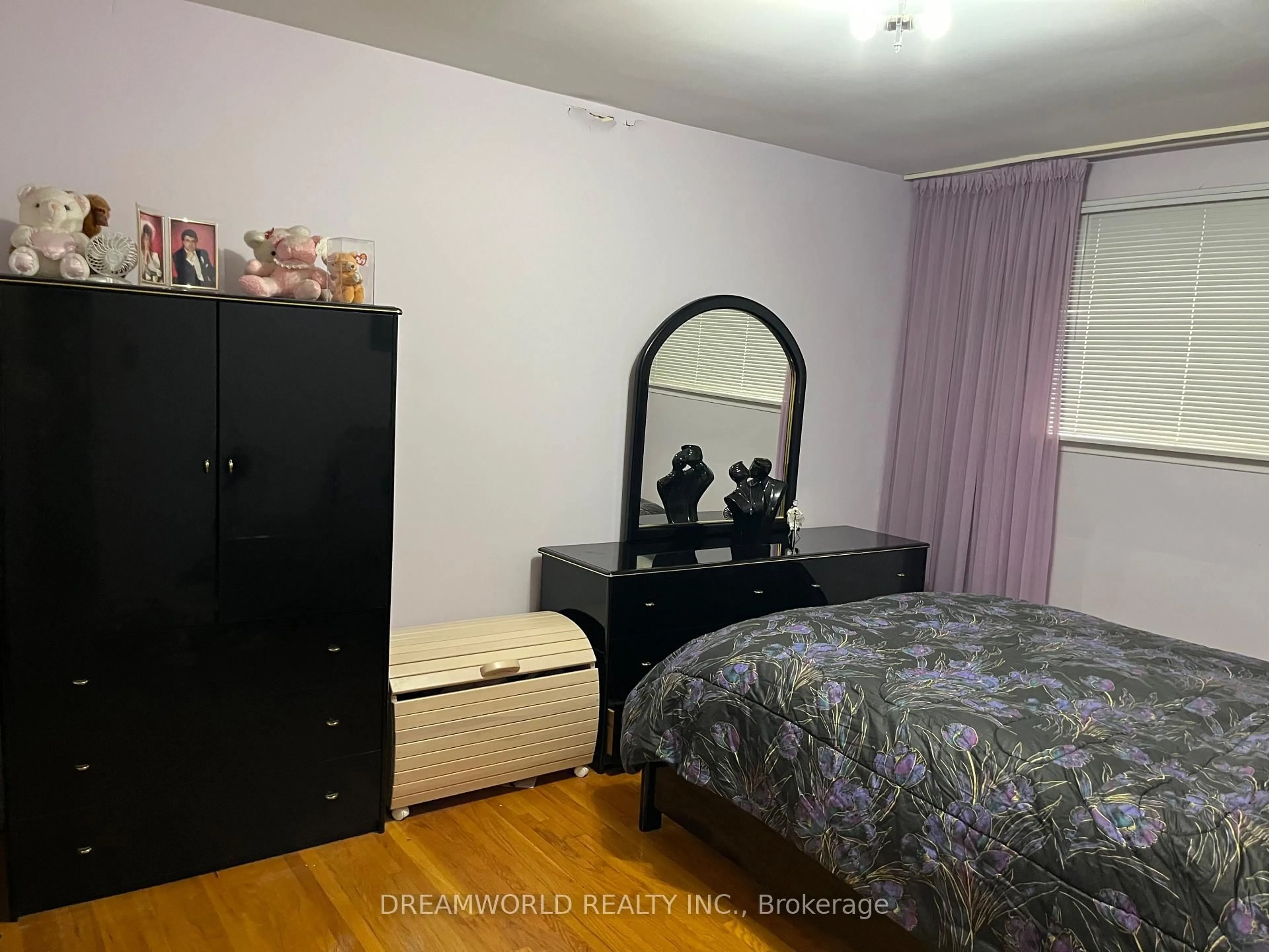 A pic of a room for 35 Cobb Ave, Toronto Ontario M3L 2A2