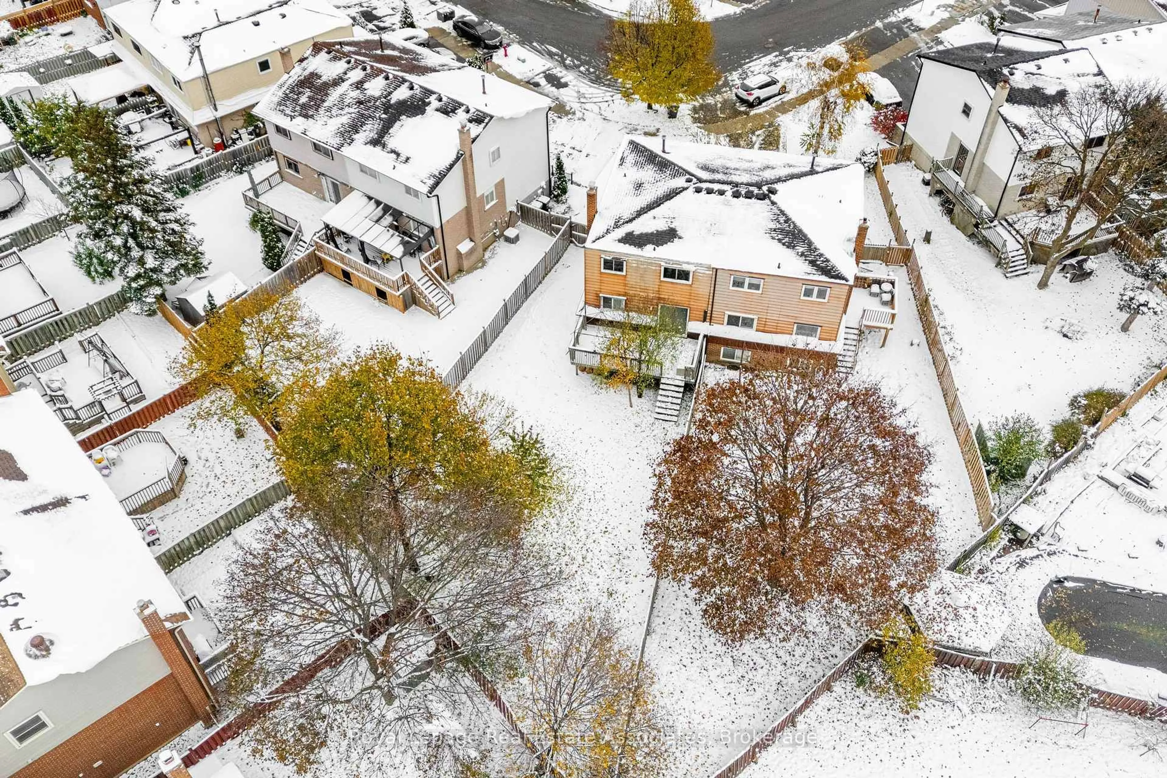A pic from outside/outdoor area/front of a property/back of a property/a pic from drone, street for 97 Bruce Beer Dr, Brampton Ontario L6V 2Z7