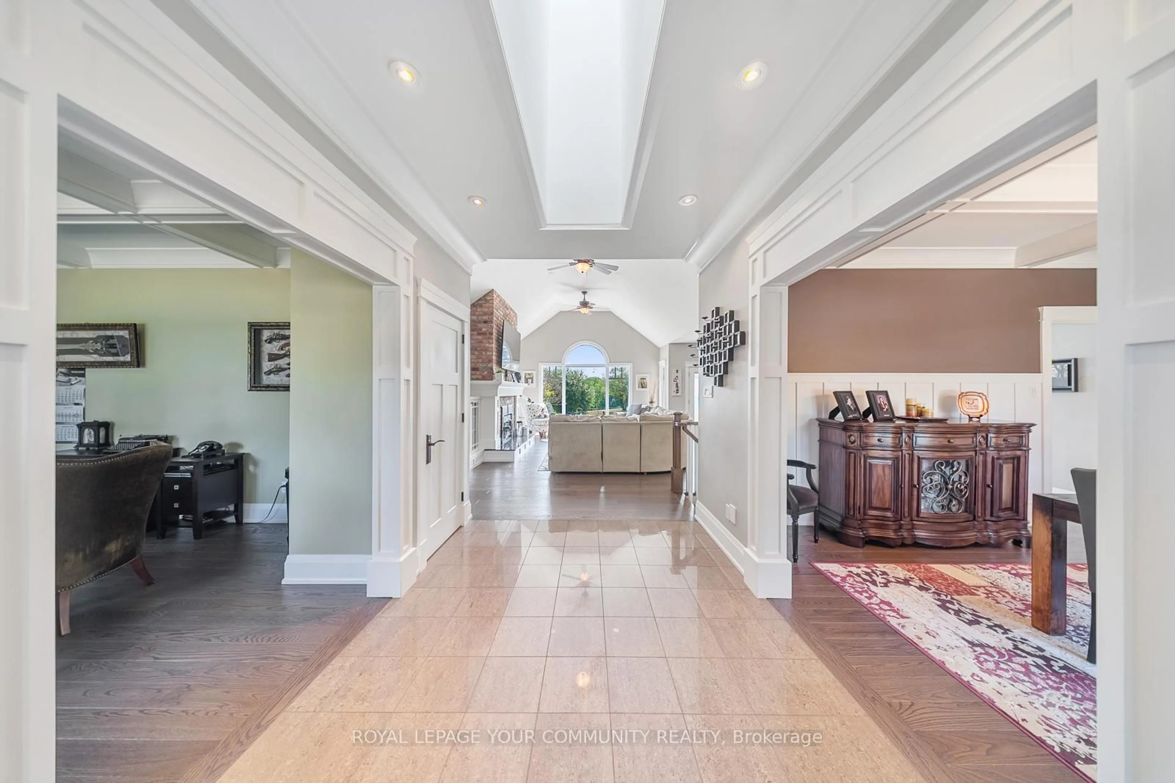 Indoor foyer for 6 Creekside Crt, Caledon Ontario L7E 0B3