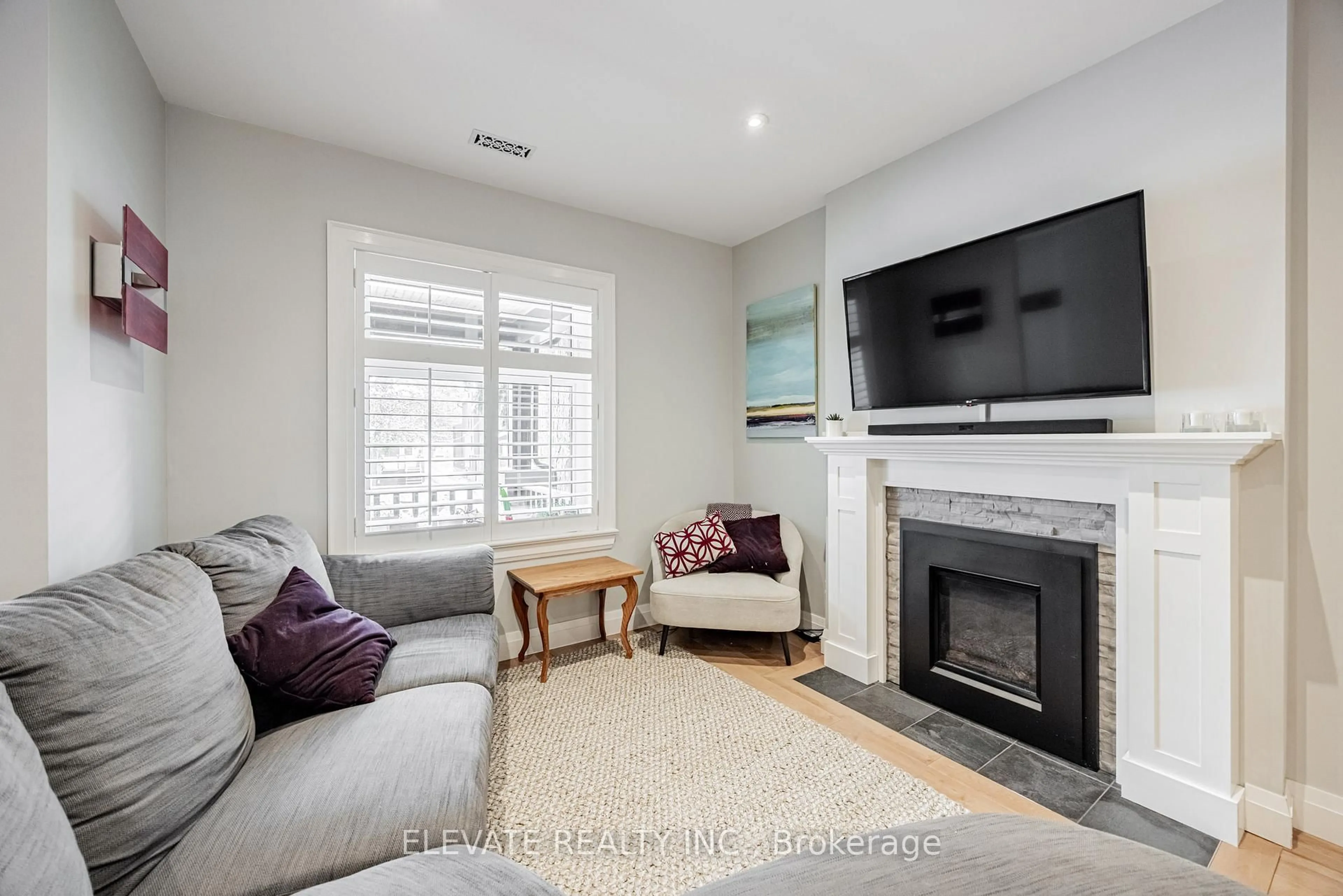 Living room with furniture, unknown for 84 Indian Rd, Toronto Ontario M6R 2V4