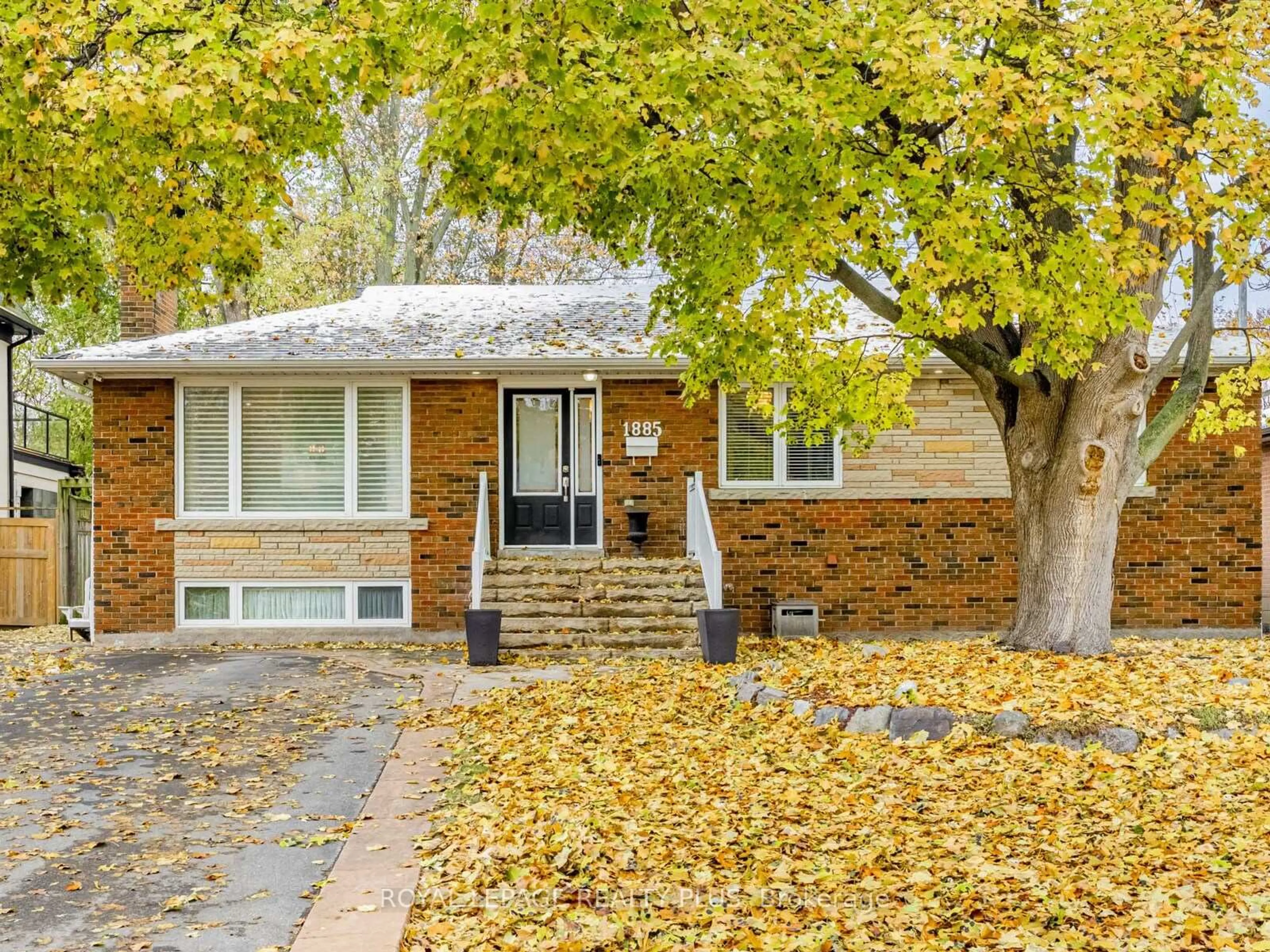 Home with brick exterior material, street for 1885 Hindhead Rd, Mississauga Ontario L5J 1N4