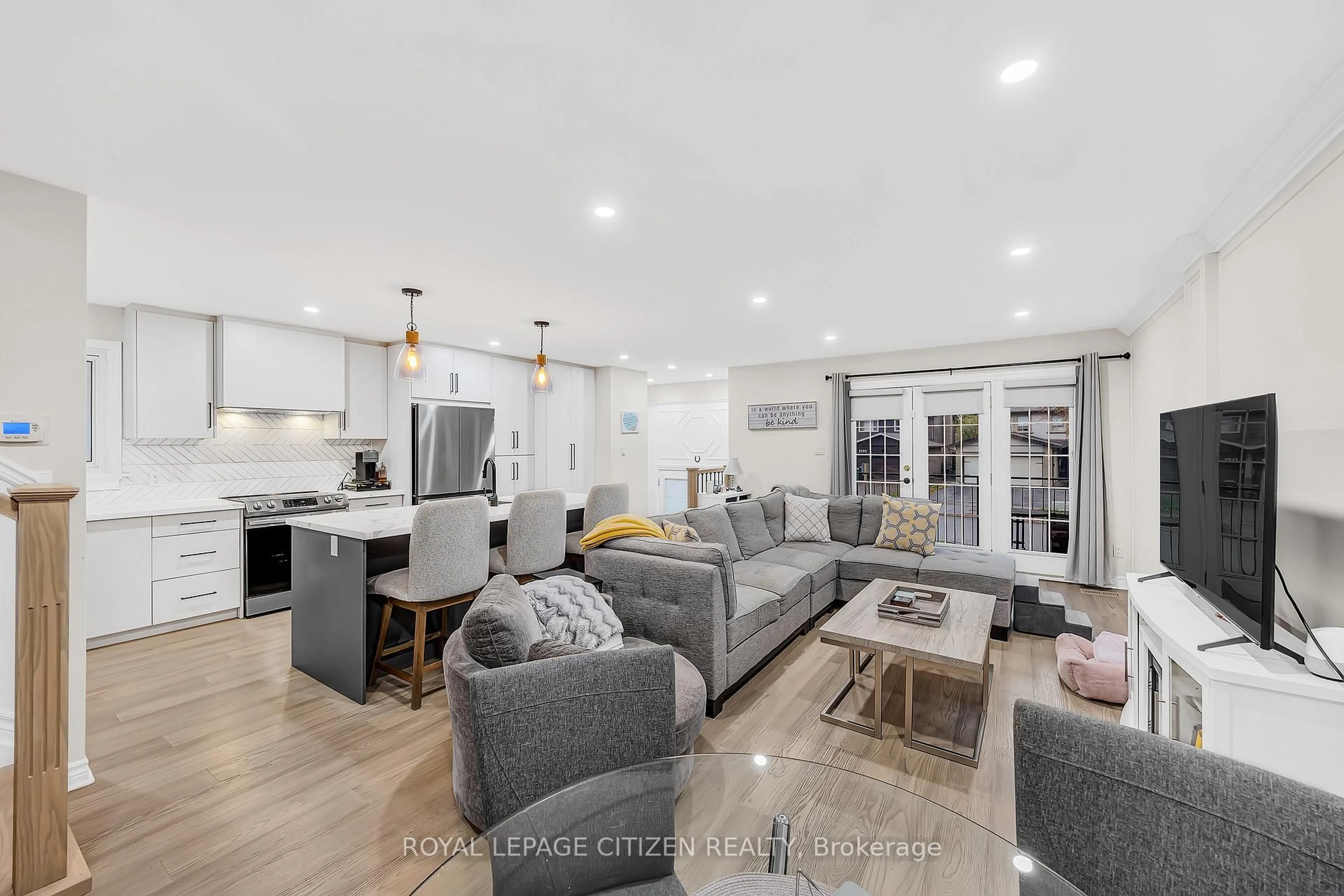 Open concept kitchen, unknown for 2389 Cobbinshaw Circ, Mississauga Ontario L5N 2G2